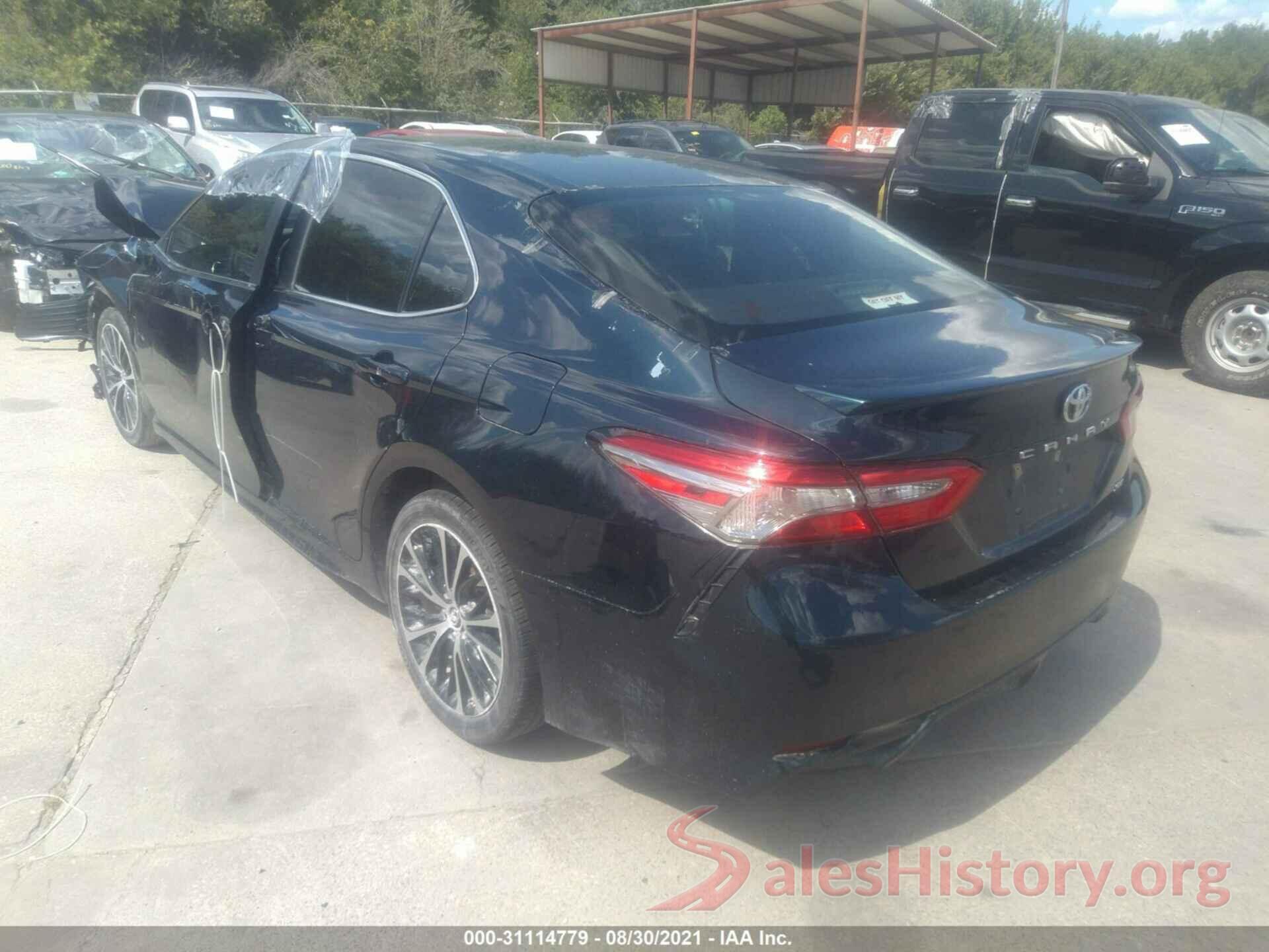 4T1B11HK2JU581587 2018 TOYOTA CAMRY