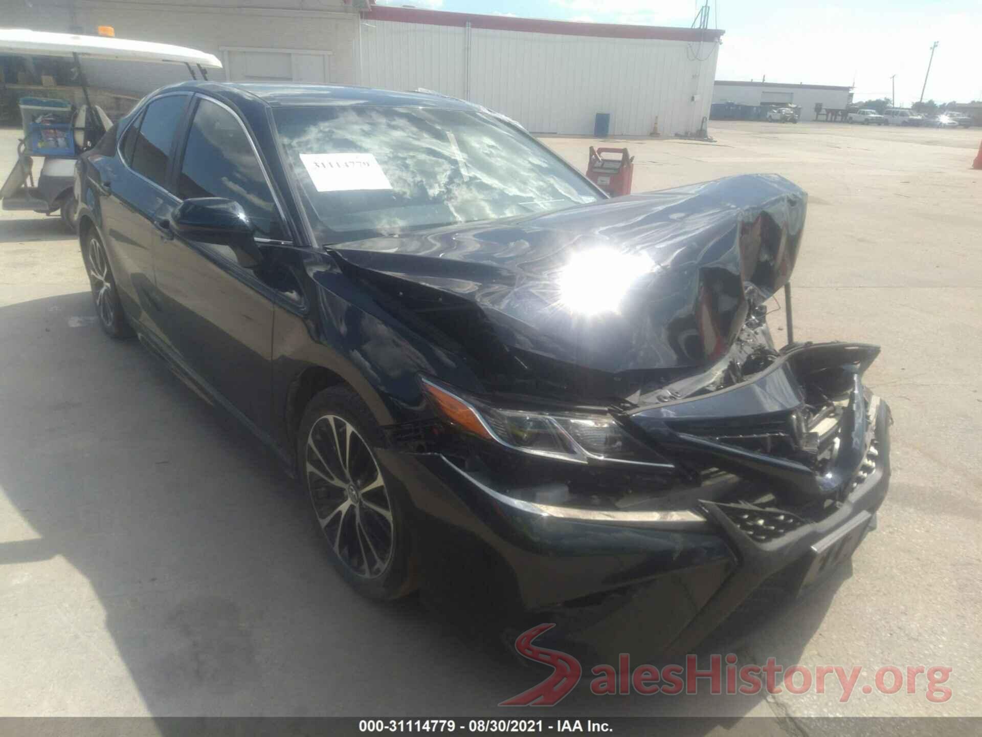 4T1B11HK2JU581587 2018 TOYOTA CAMRY