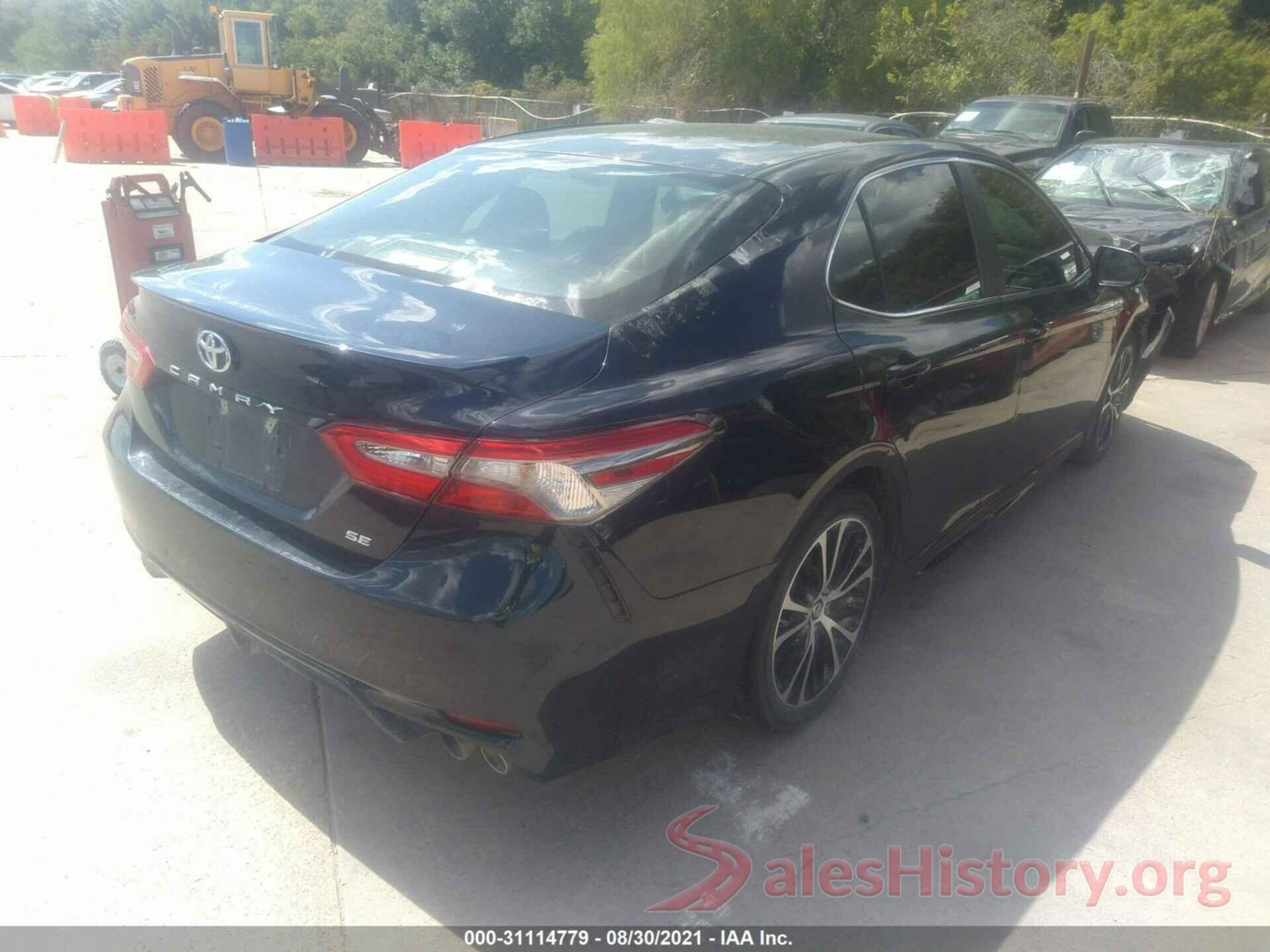 4T1B11HK2JU581587 2018 TOYOTA CAMRY