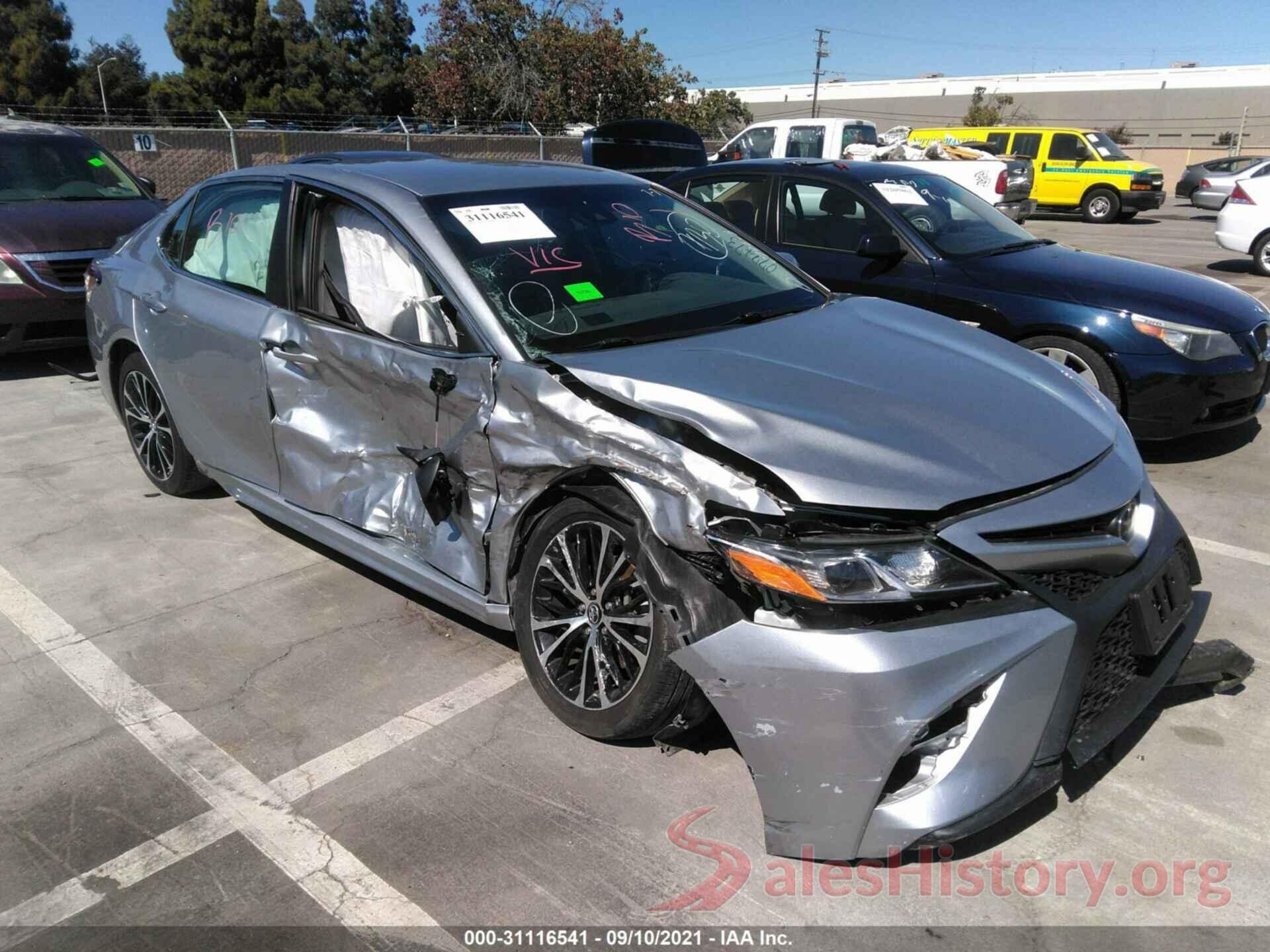 4T1B11HK9JU077473 2018 TOYOTA CAMRY