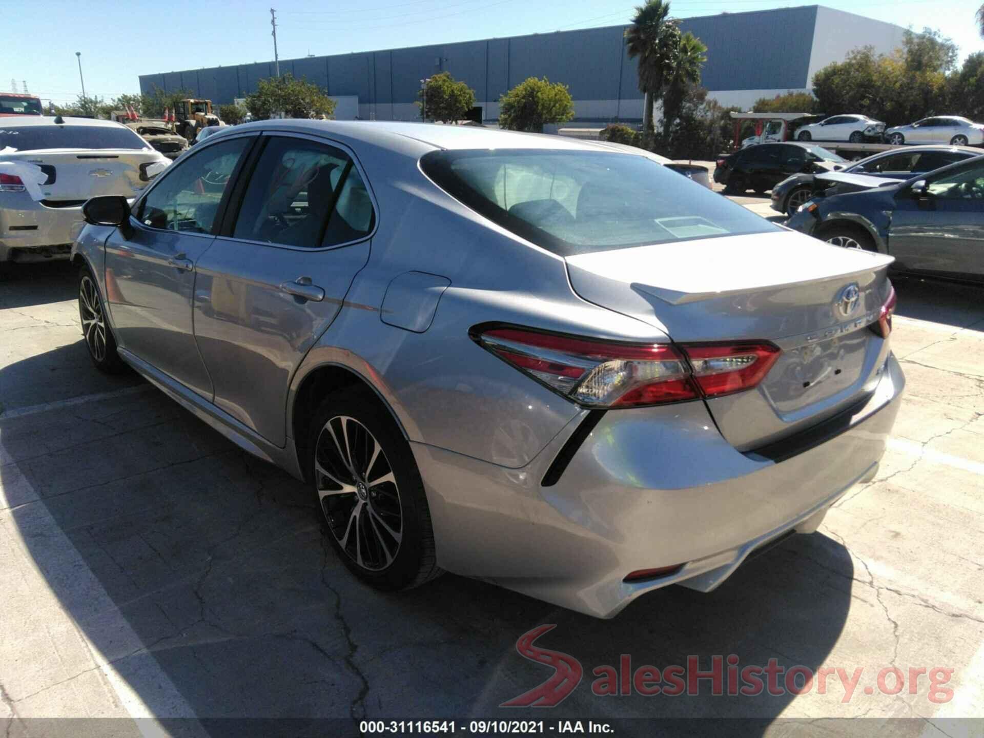 4T1B11HK9JU077473 2018 TOYOTA CAMRY