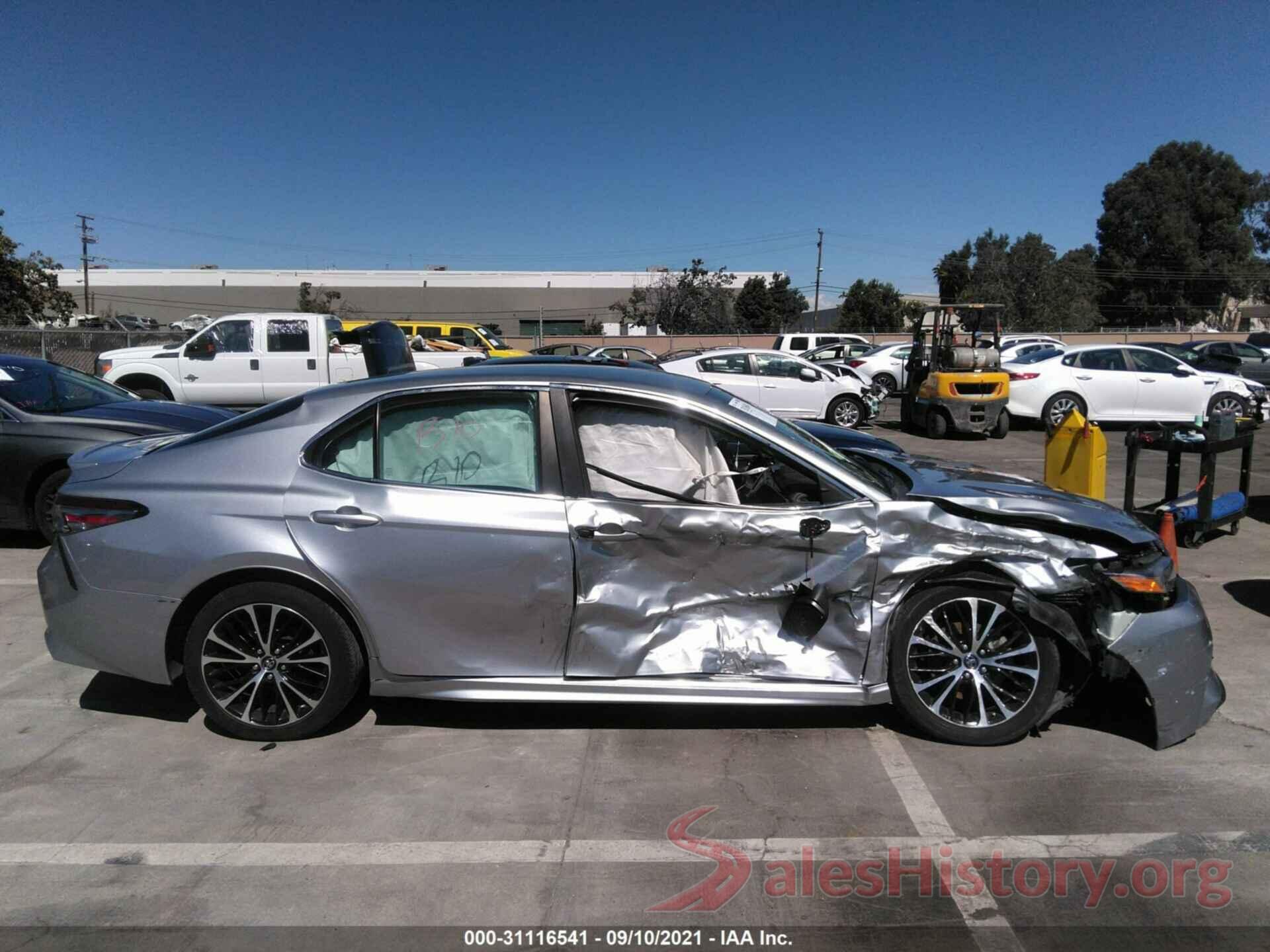 4T1B11HK9JU077473 2018 TOYOTA CAMRY