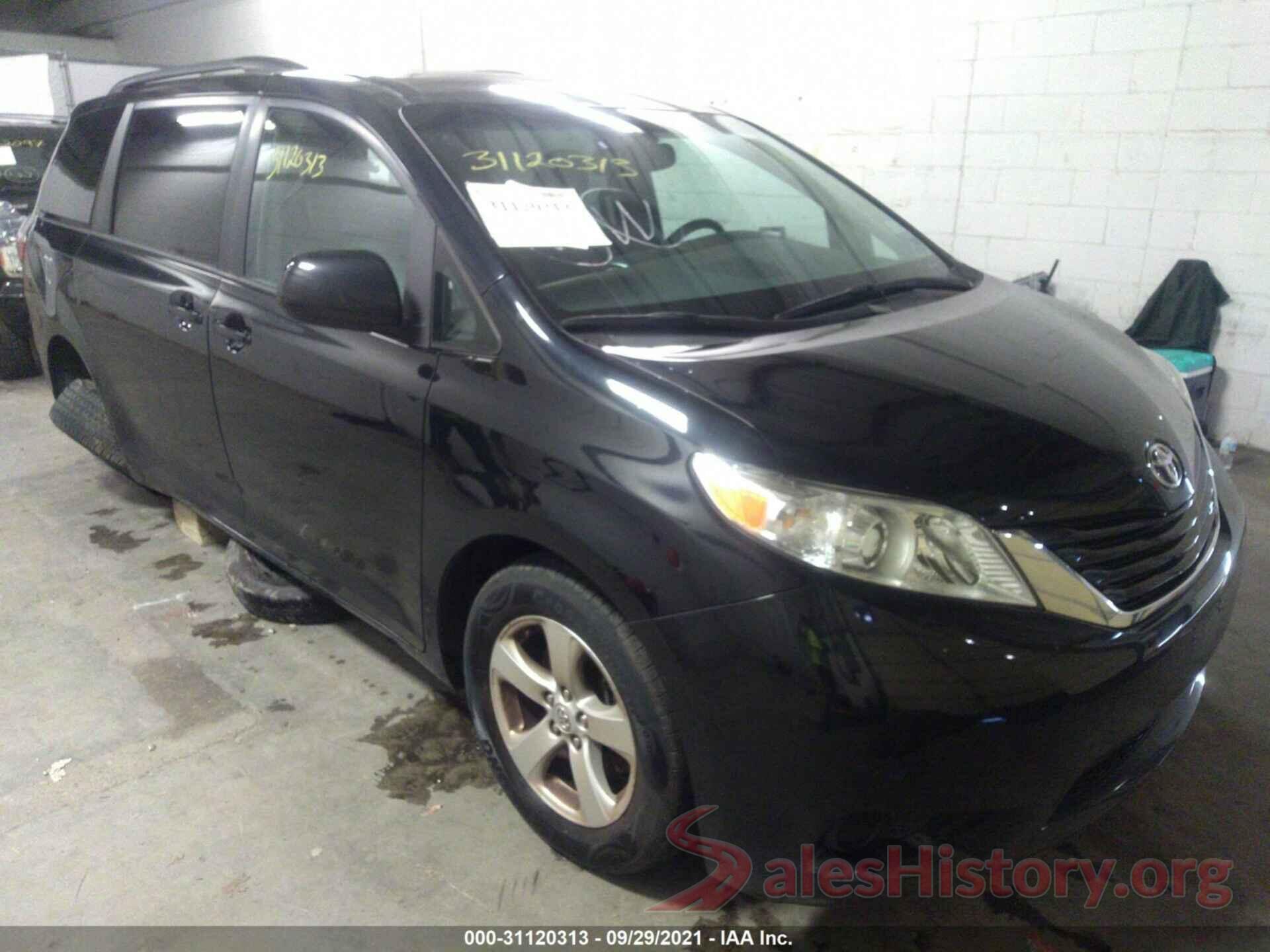 5TDKZ3DC0HS871073 2017 TOYOTA SIENNA