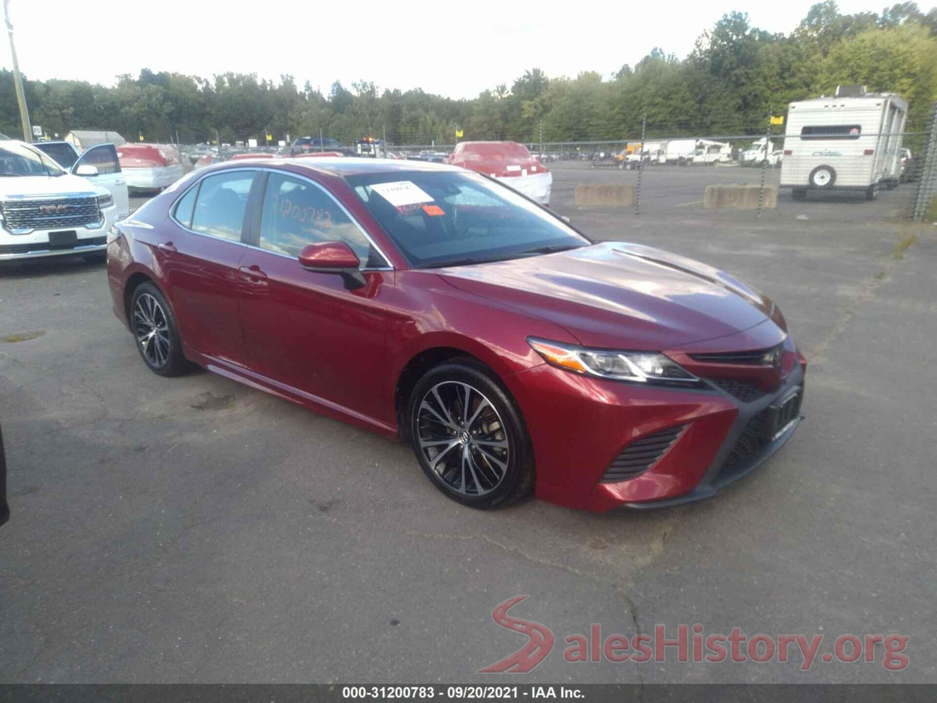 4T1B11HK8JU581013 2018 TOYOTA CAMRY