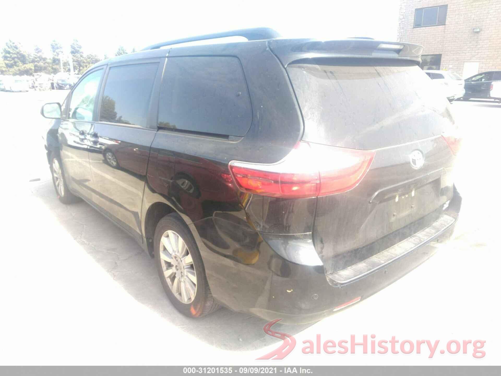 5TDDZ3DC2HS187196 2017 TOYOTA SIENNA