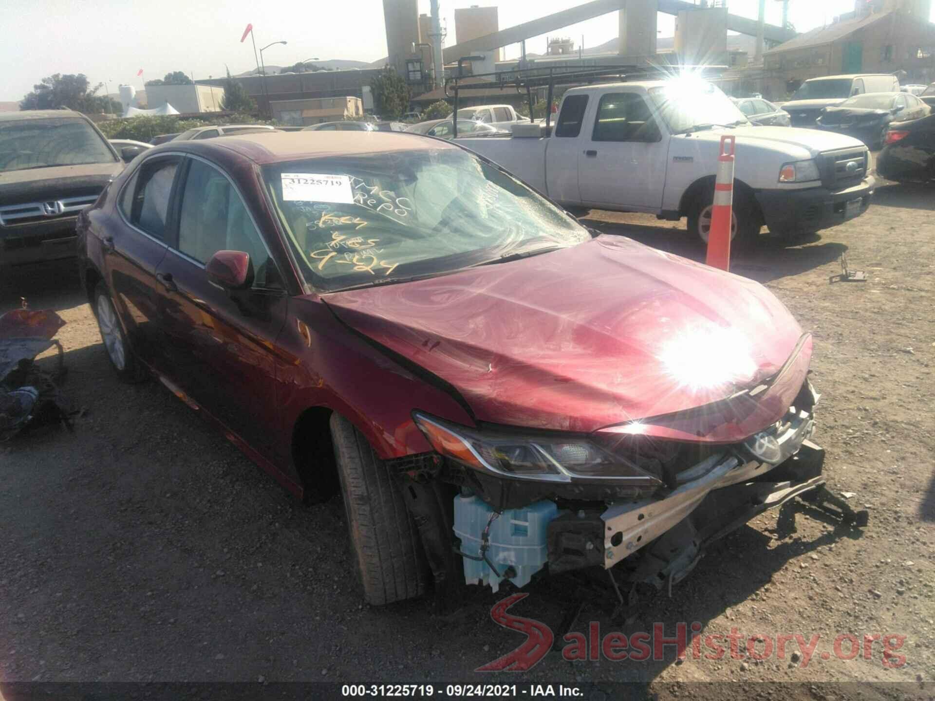 4T1B11HK4JU583082 2018 TOYOTA CAMRY