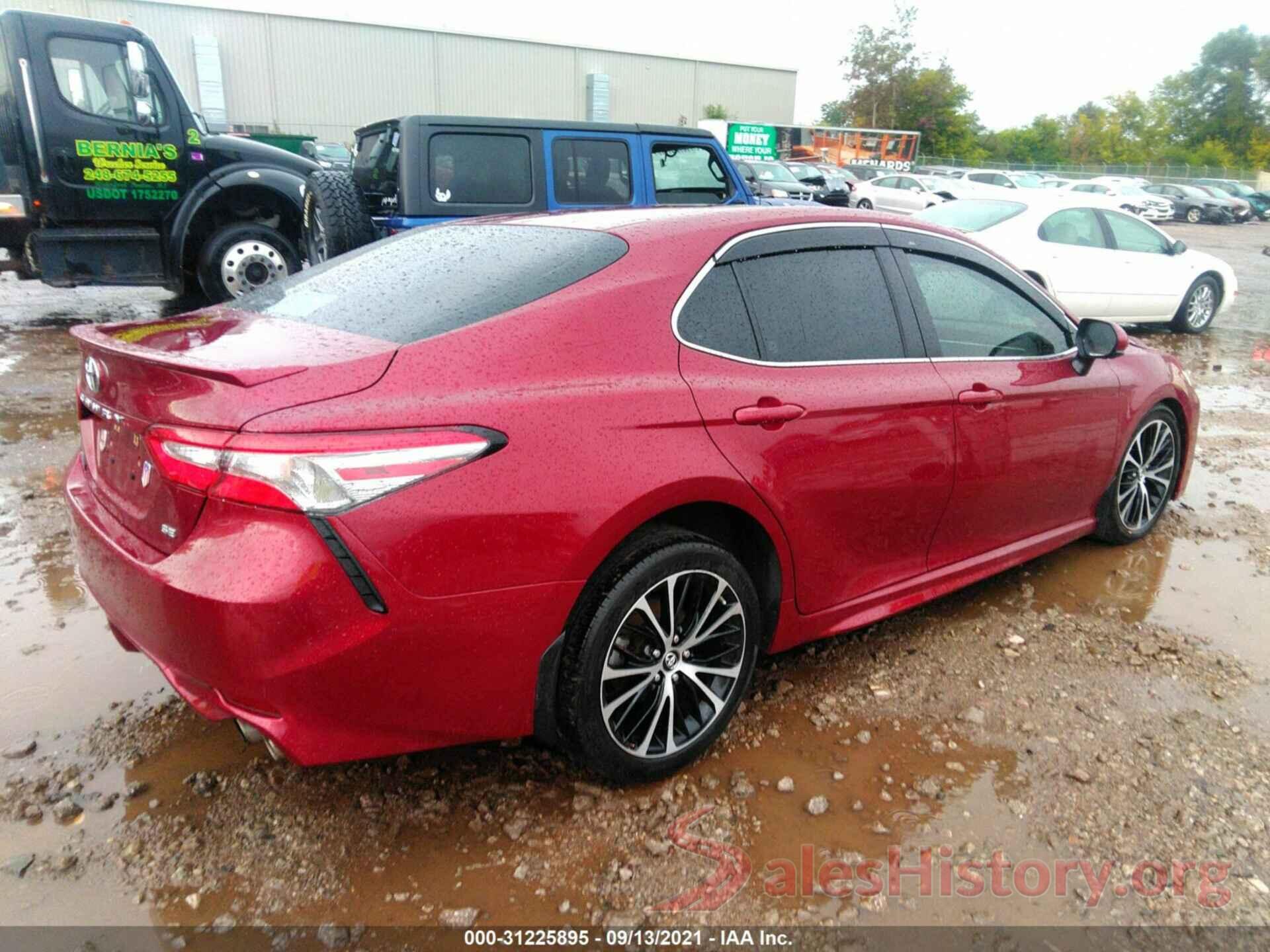 4T1B11HK0JU588232 2018 TOYOTA CAMRY