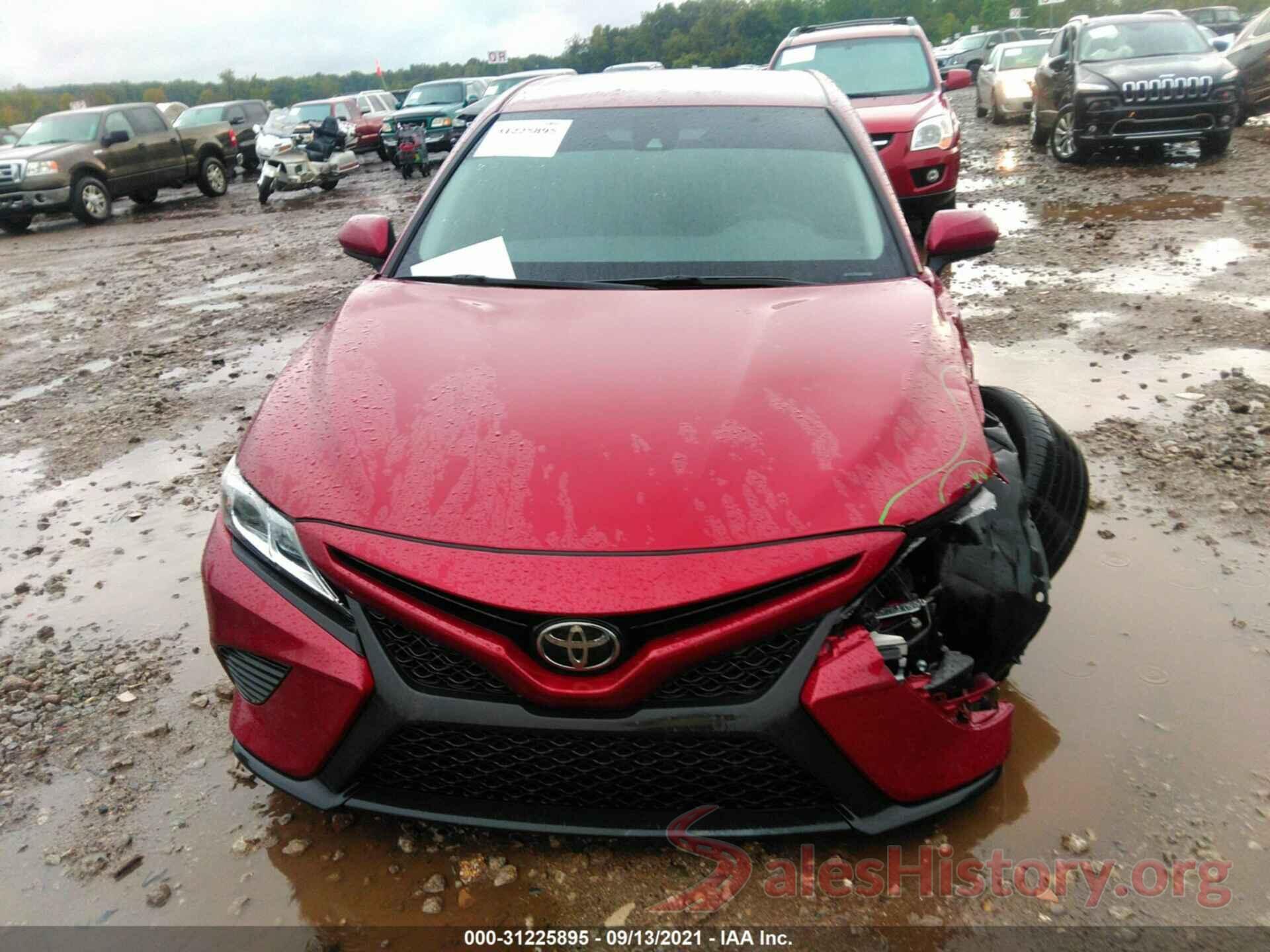 4T1B11HK0JU588232 2018 TOYOTA CAMRY