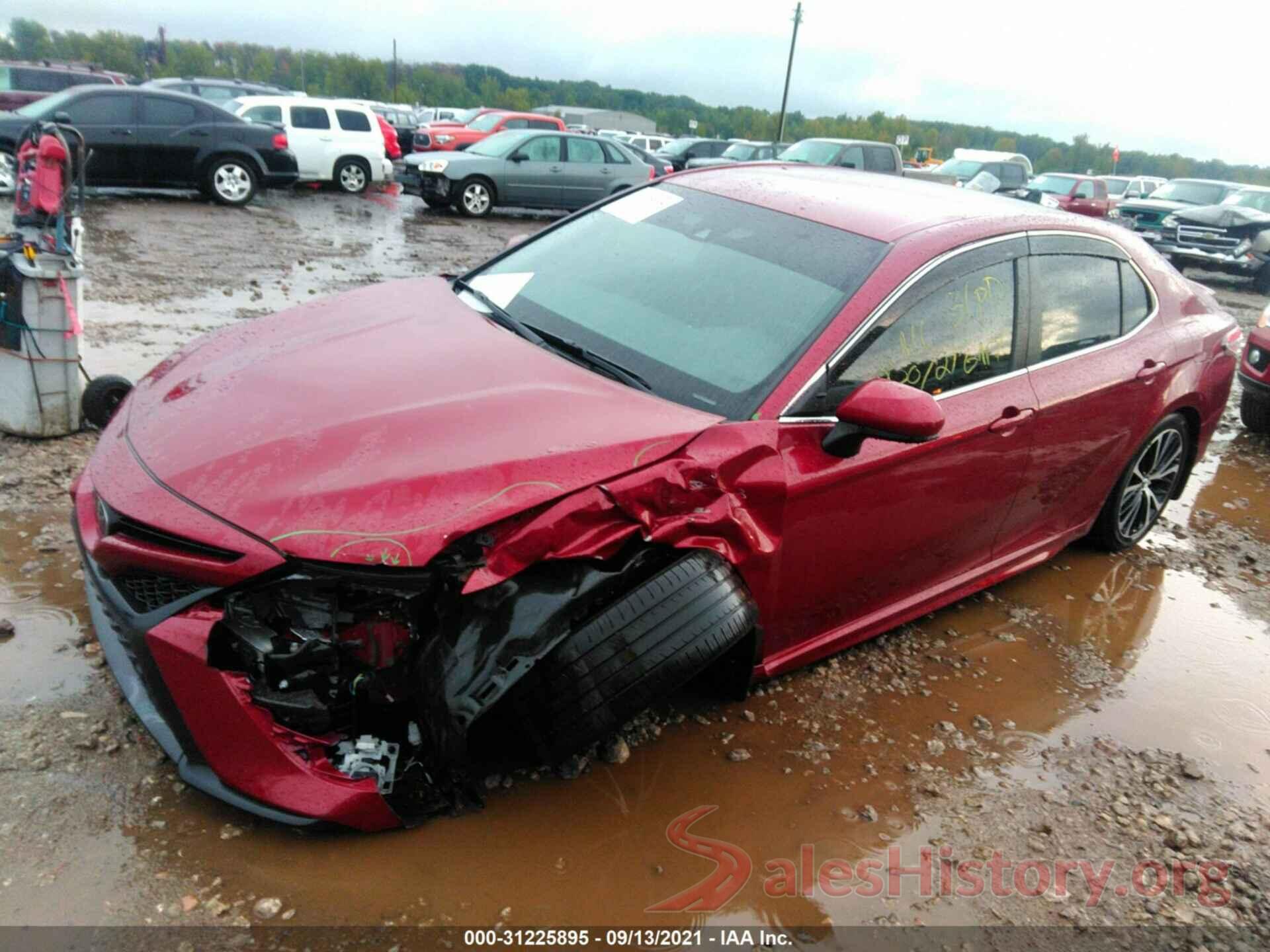 4T1B11HK0JU588232 2018 TOYOTA CAMRY