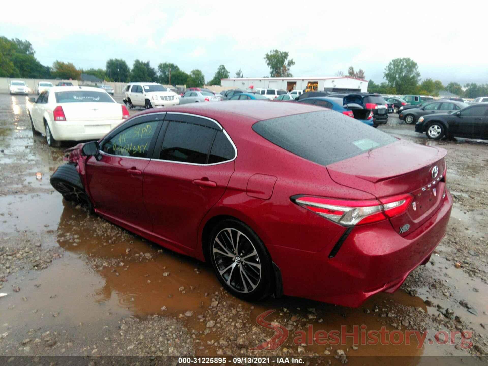 4T1B11HK0JU588232 2018 TOYOTA CAMRY