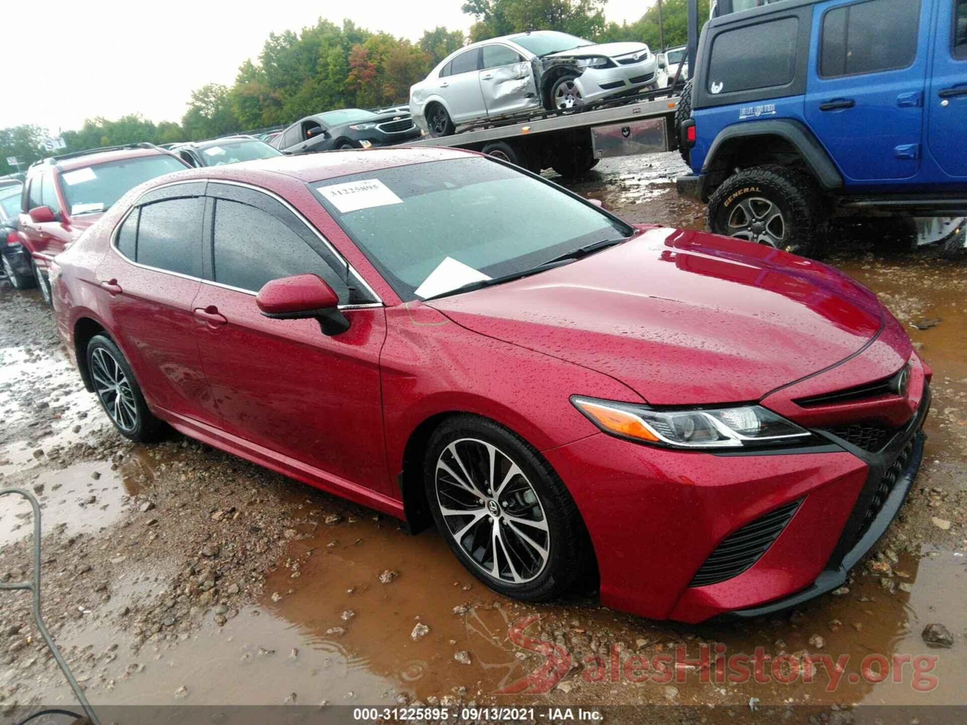 4T1B11HK0JU588232 2018 TOYOTA CAMRY