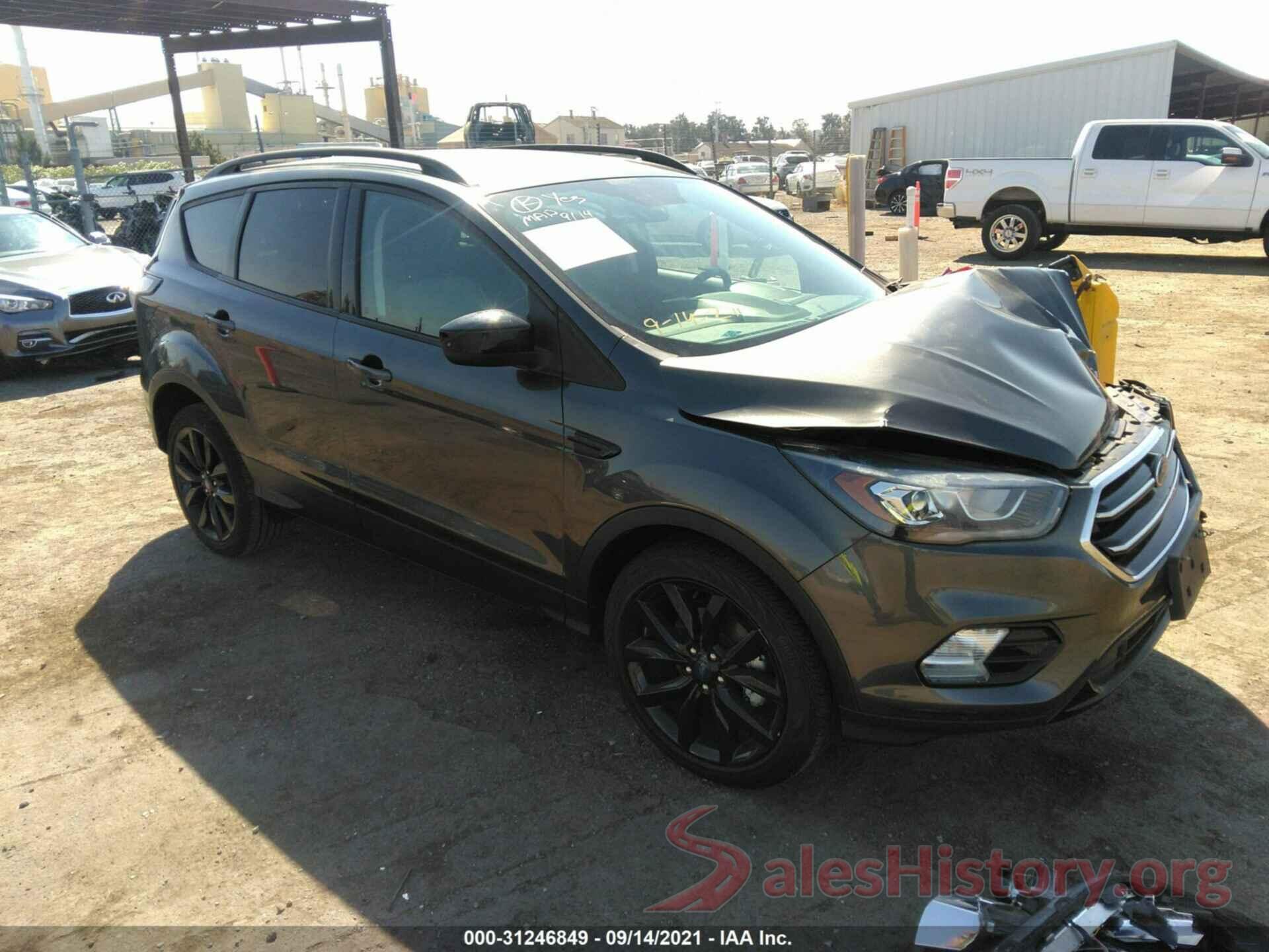 1FMCU0GD2JUC19588 2018 FORD ESCAPE