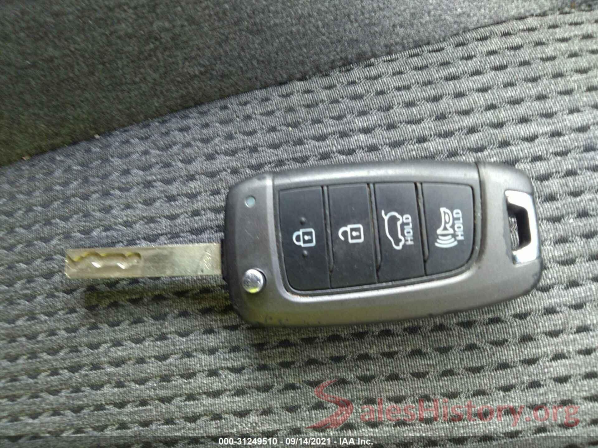 5NMS2CAD8KH027052 2019 HYUNDAI SANTA FE