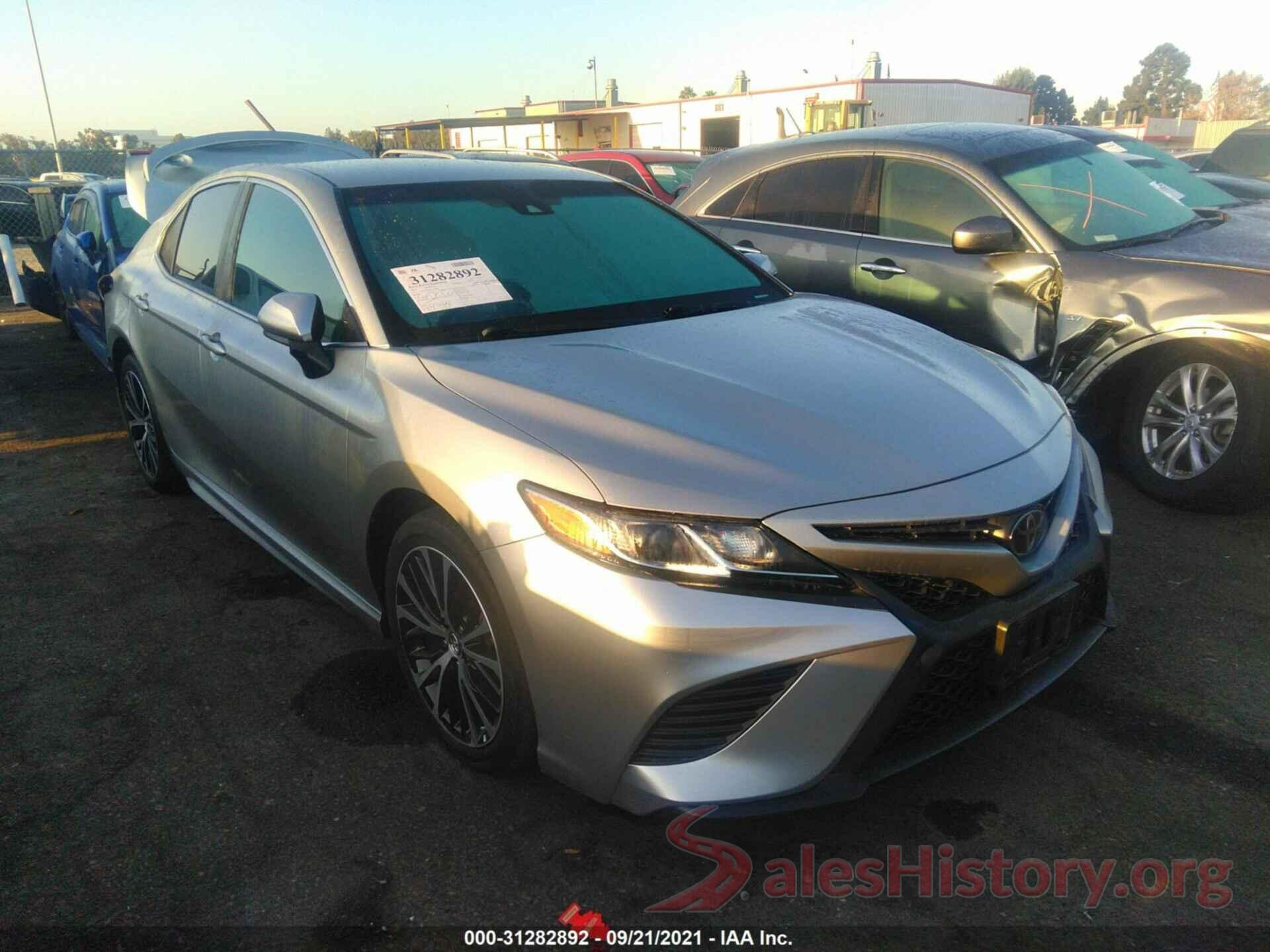 4T1B11HK8JU136268 2018 TOYOTA CAMRY