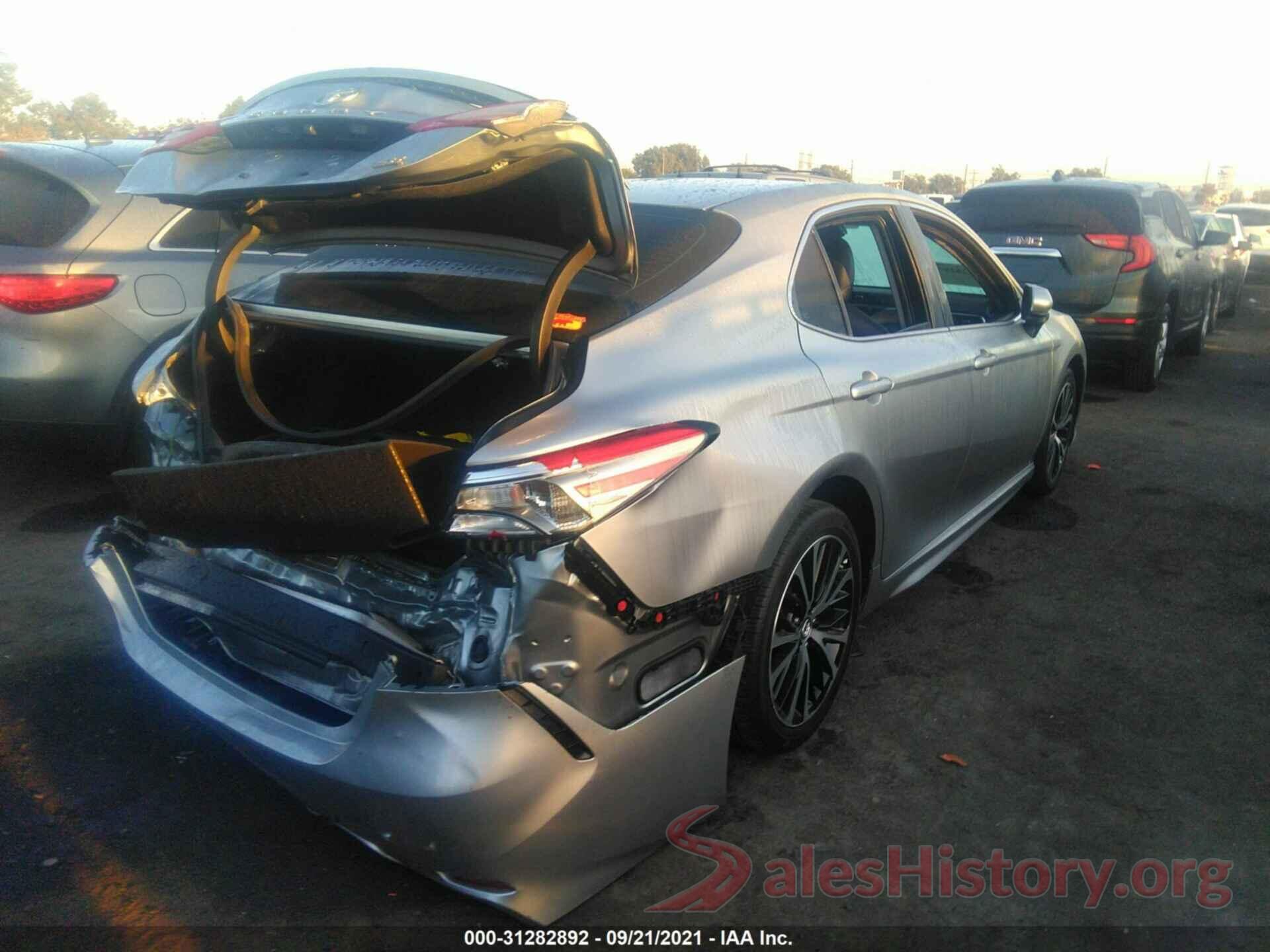 4T1B11HK8JU136268 2018 TOYOTA CAMRY