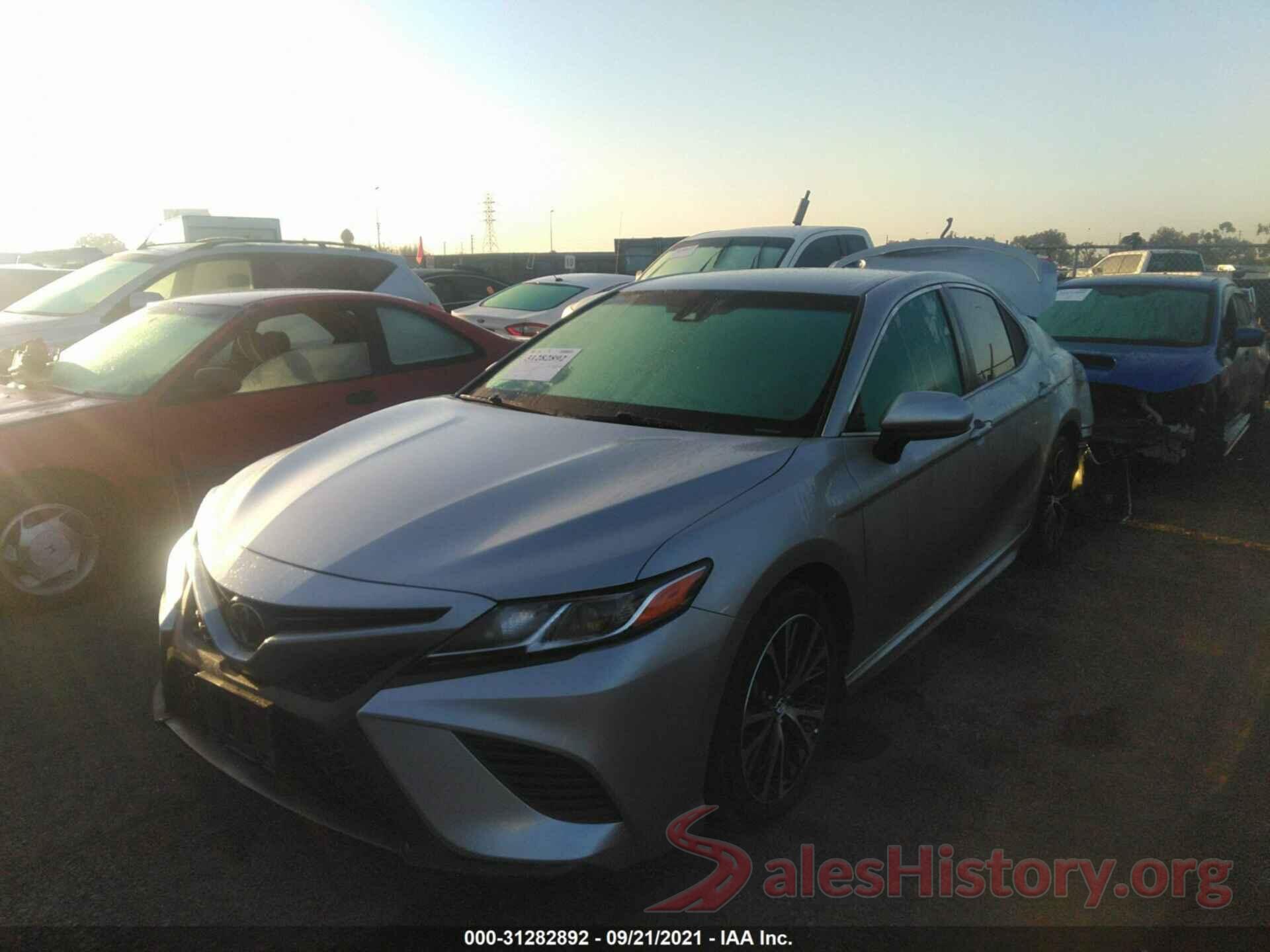 4T1B11HK8JU136268 2018 TOYOTA CAMRY