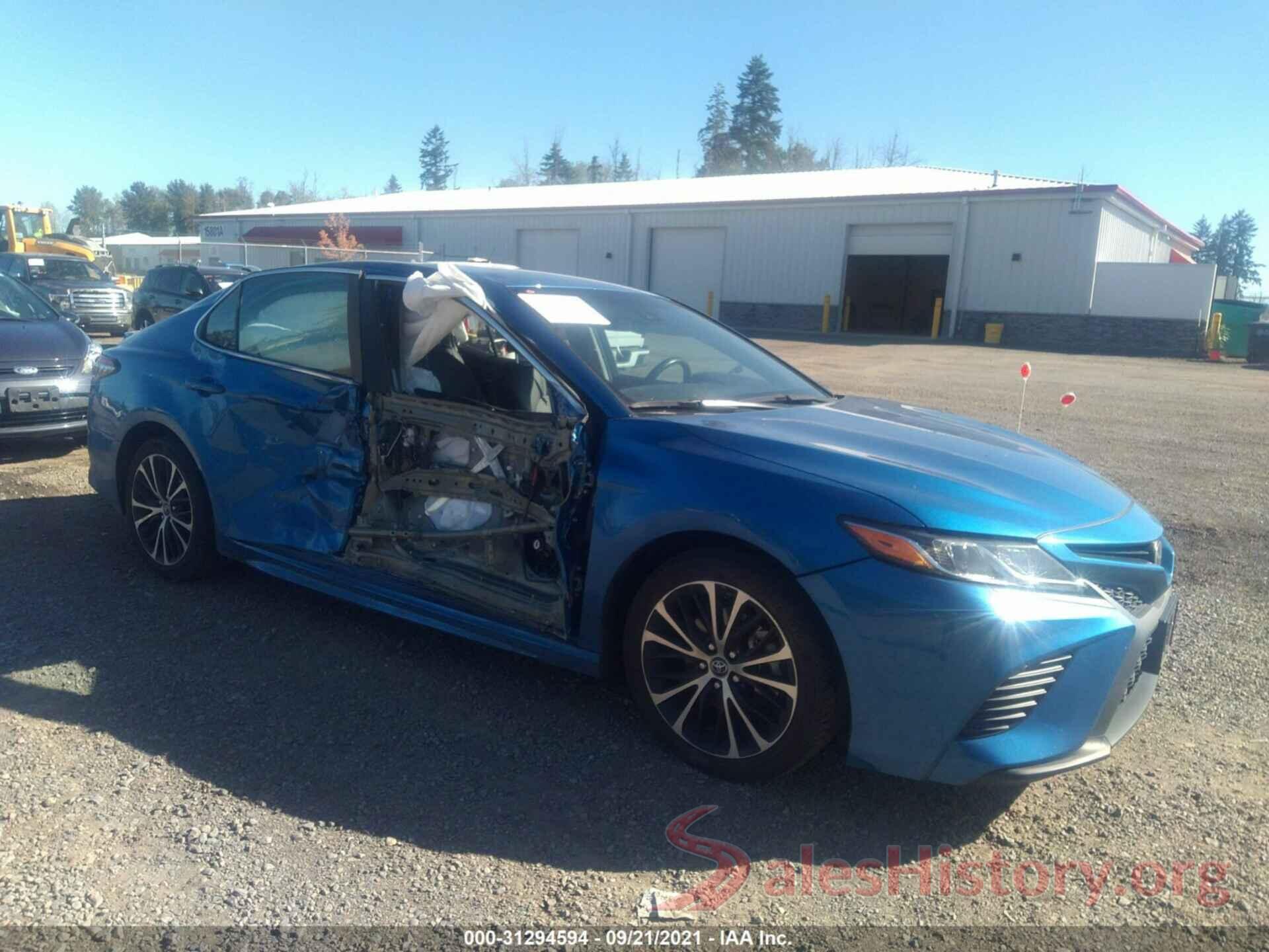 4T1B11HK9JU063105 2018 TOYOTA CAMRY