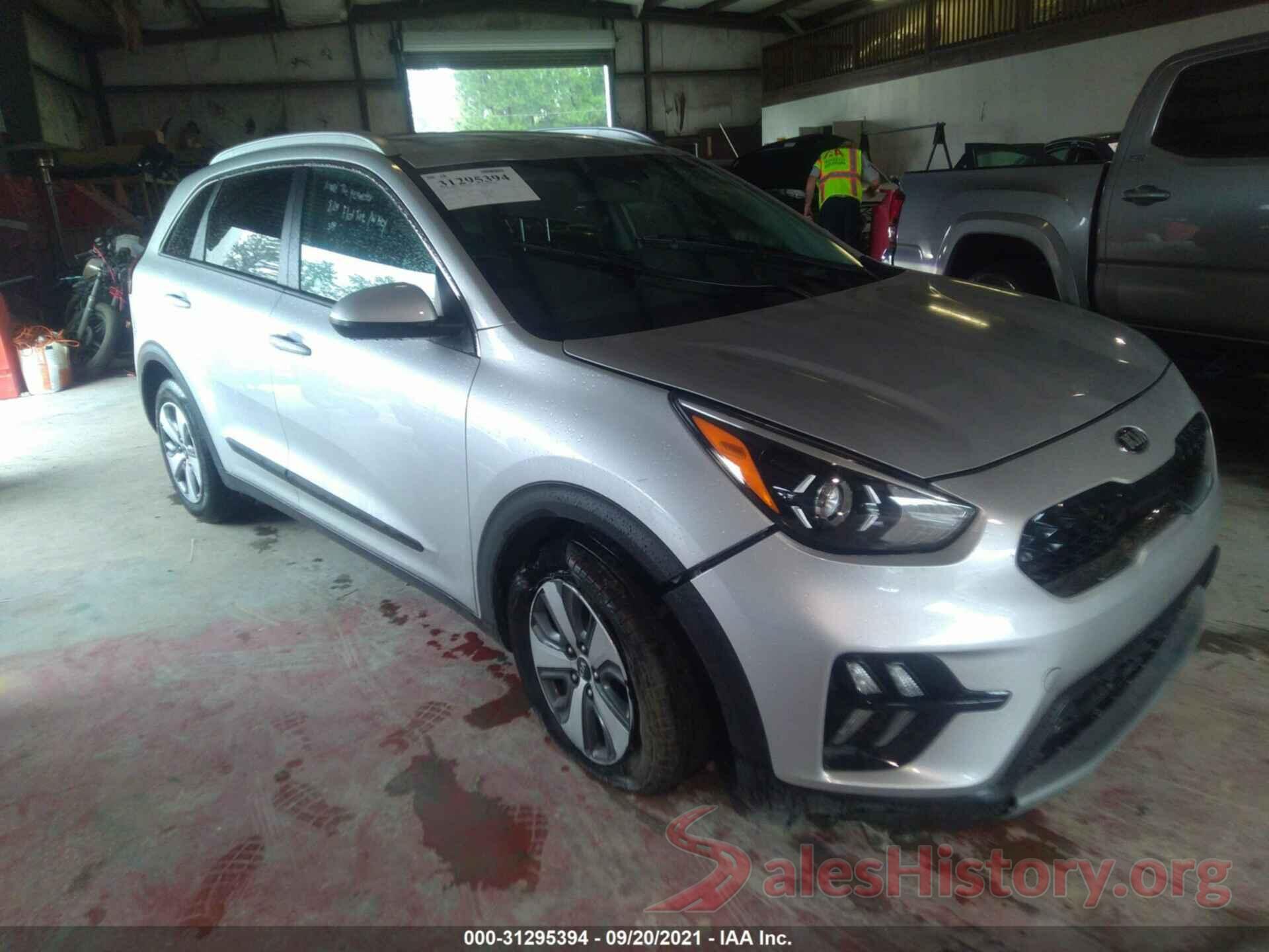 KNDCB3LCXL5369096 2020 KIA NIRO