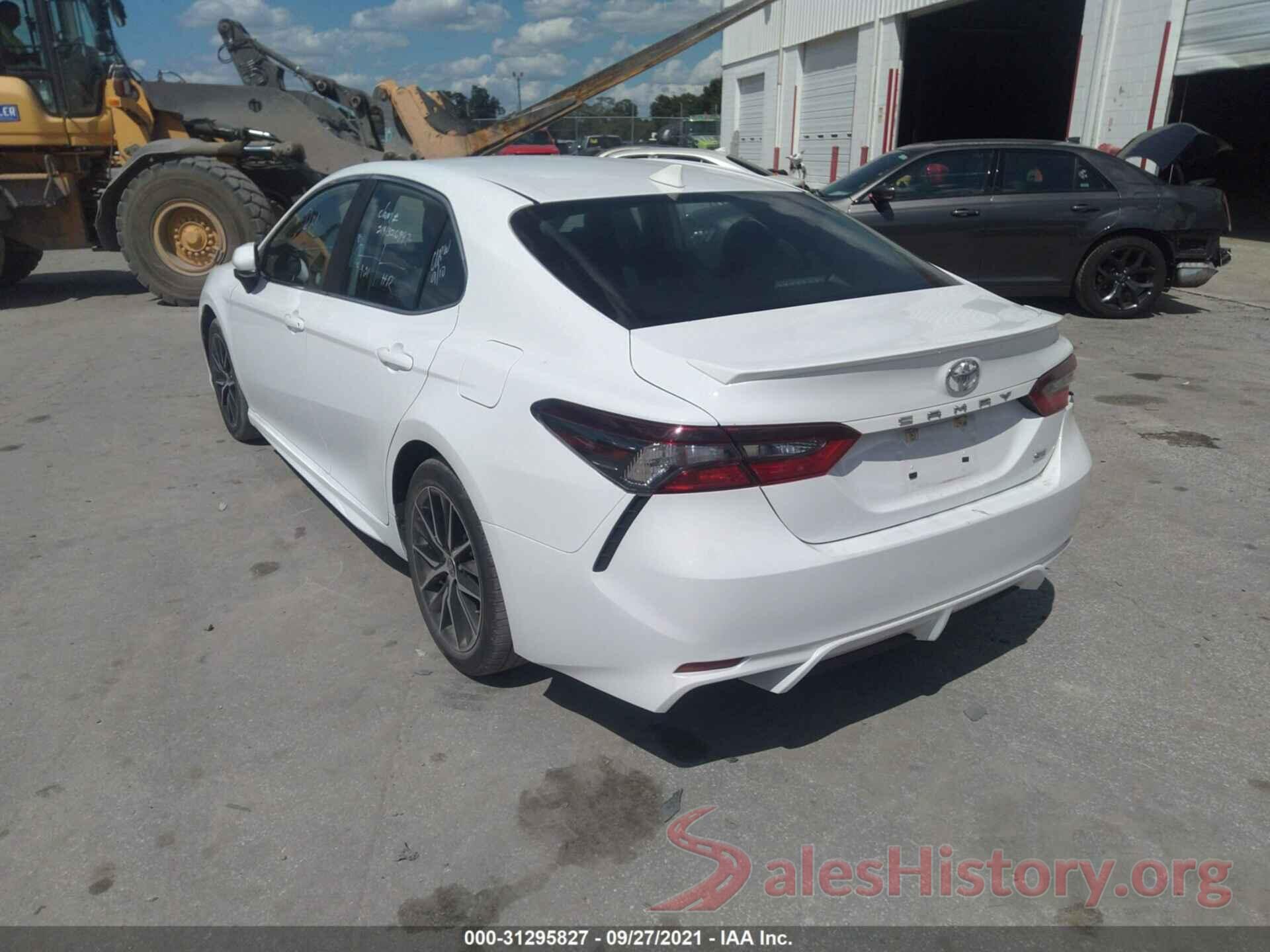 4T1G11AK7MU562957 2021 TOYOTA CAMRY