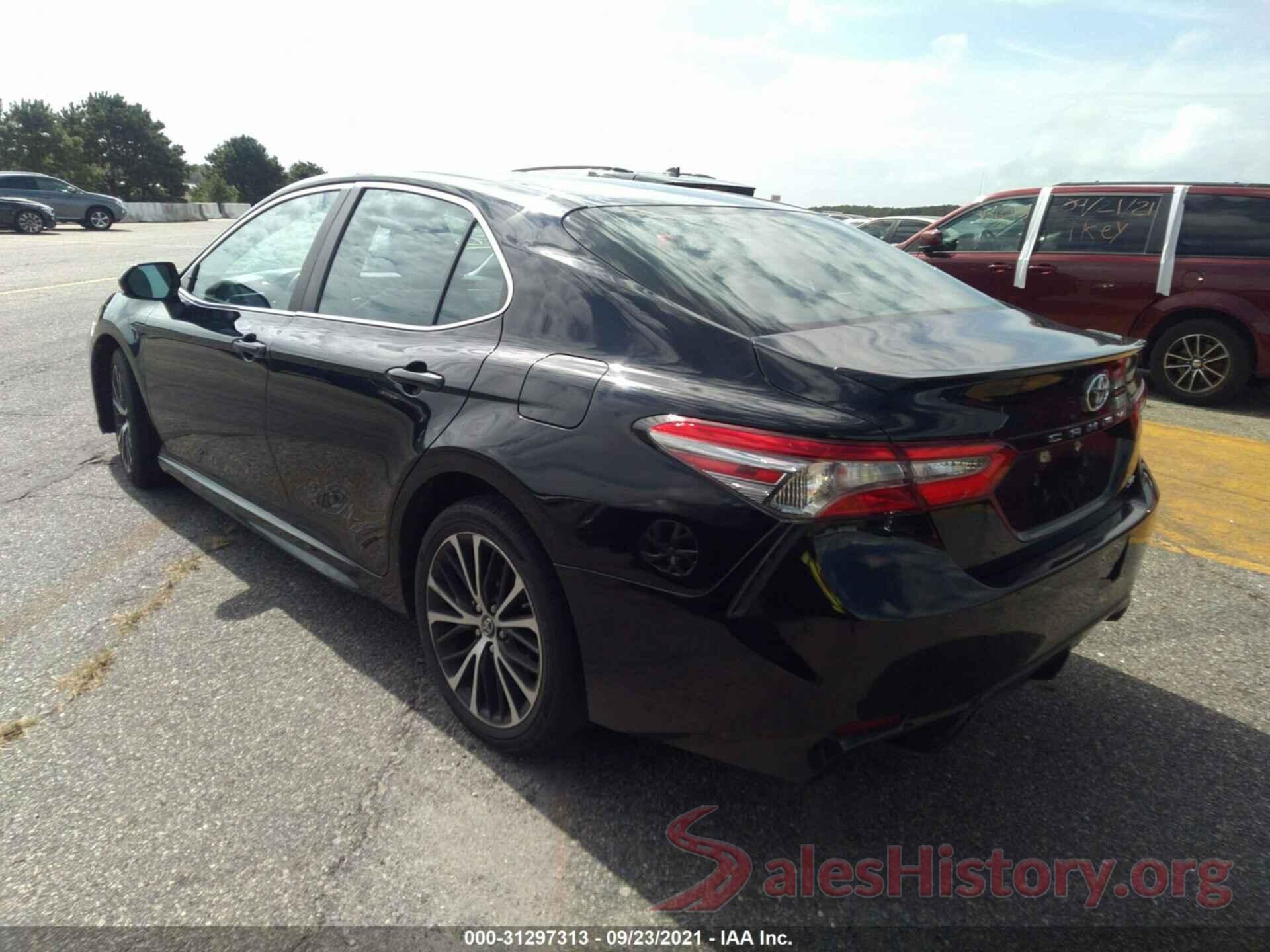 4T1B11HK5JU580014 2018 TOYOTA CAMRY