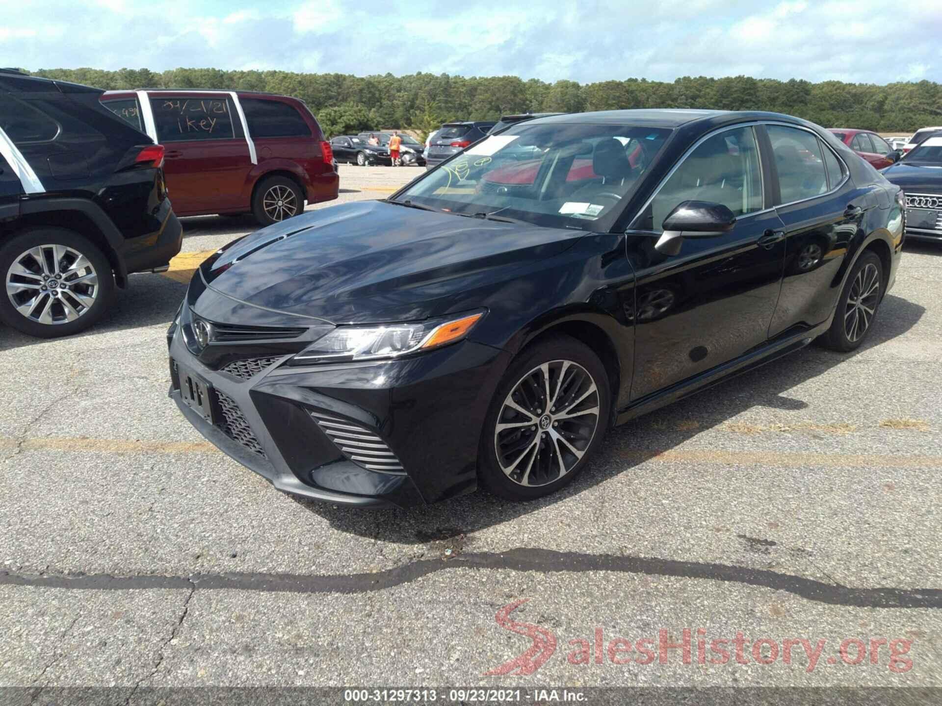 4T1B11HK5JU580014 2018 TOYOTA CAMRY