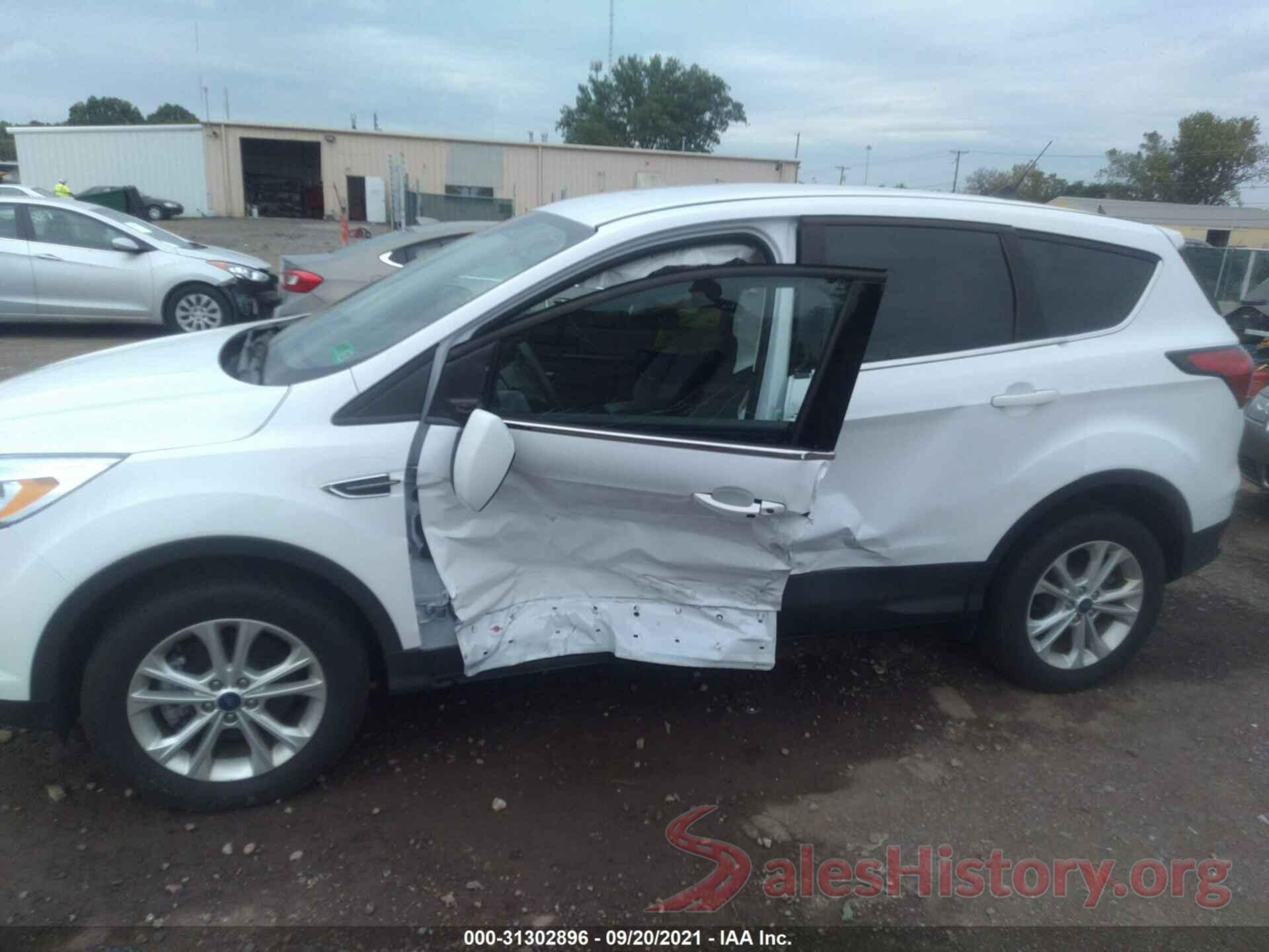 1FMCU9GD2KUA15430 2019 FORD ESCAPE