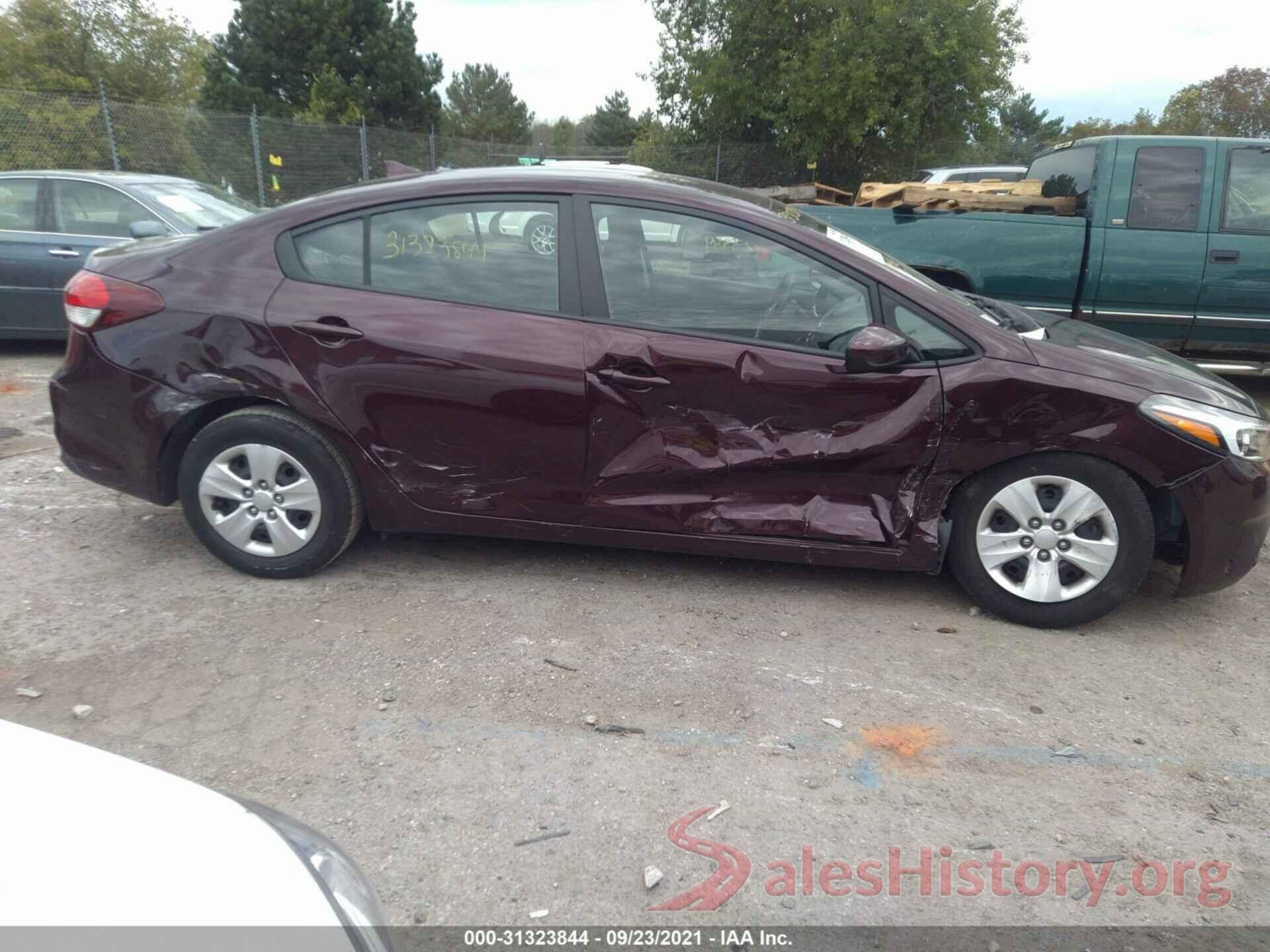 3KPFK4A77JE260377 2018 KIA FORTE