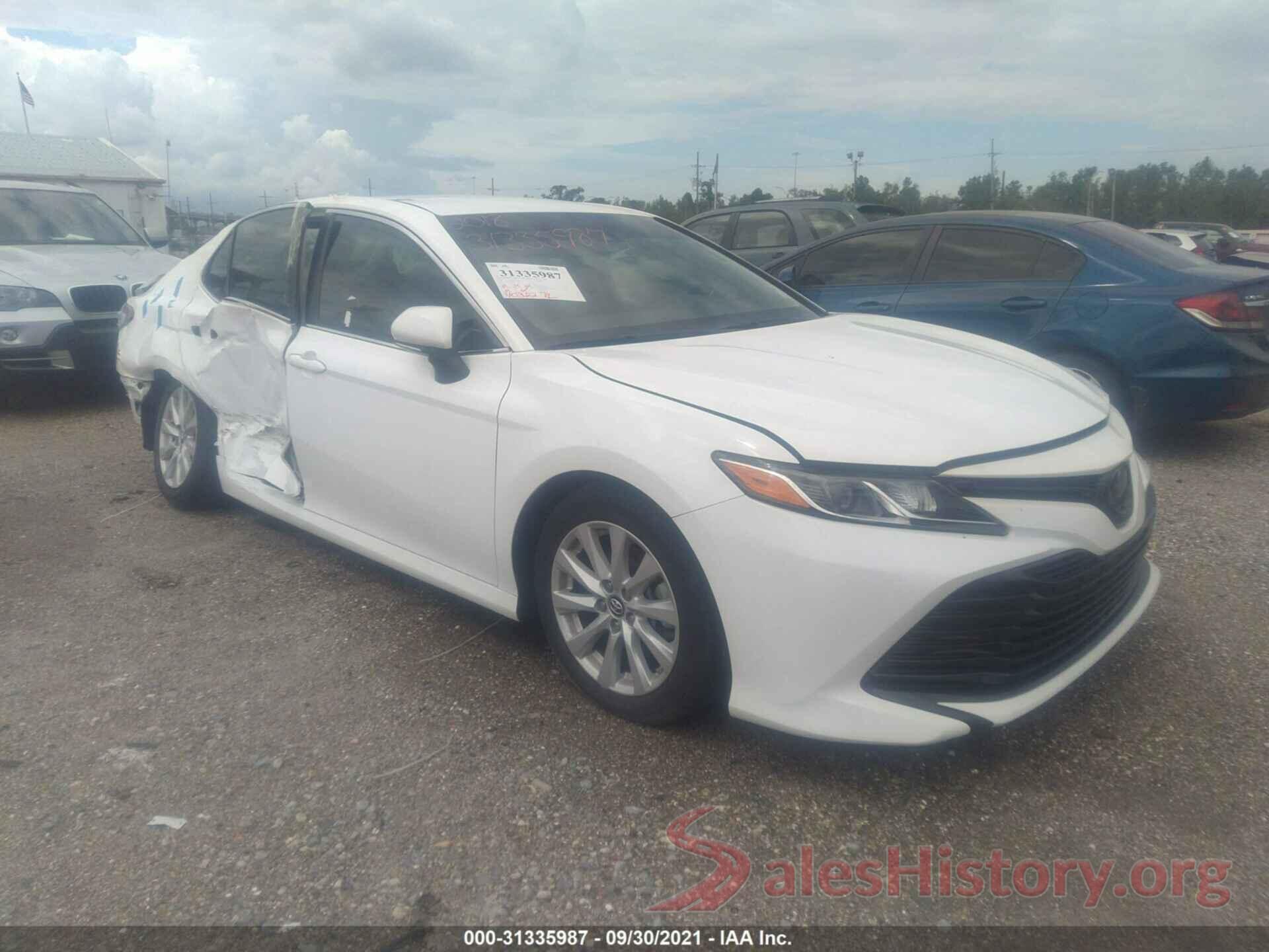 4T1B11HK6JU605826 2018 TOYOTA CAMRY