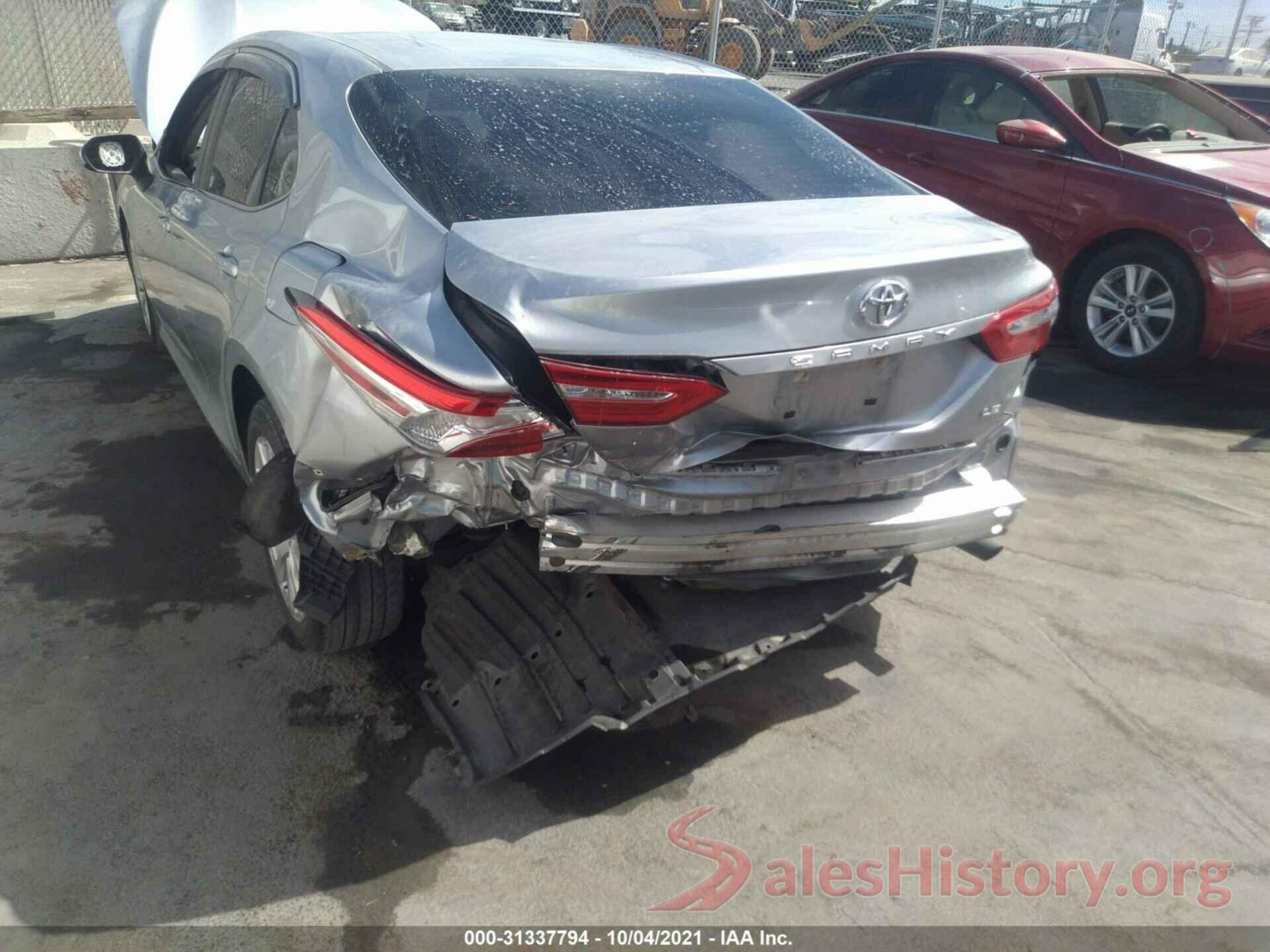 4T1B11HK4JU079499 2018 TOYOTA CAMRY