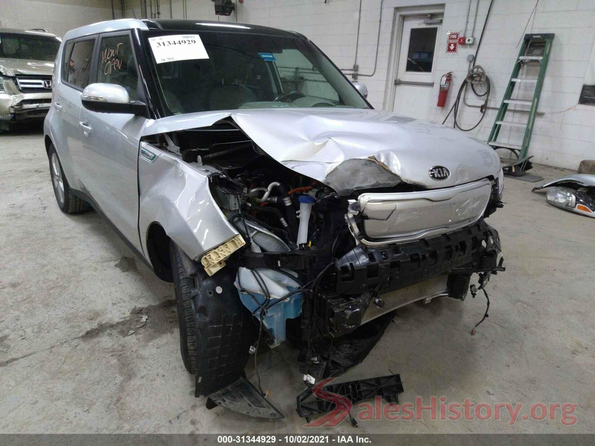 KNDJX3AE2J7026166 2018 KIA SOUL EV