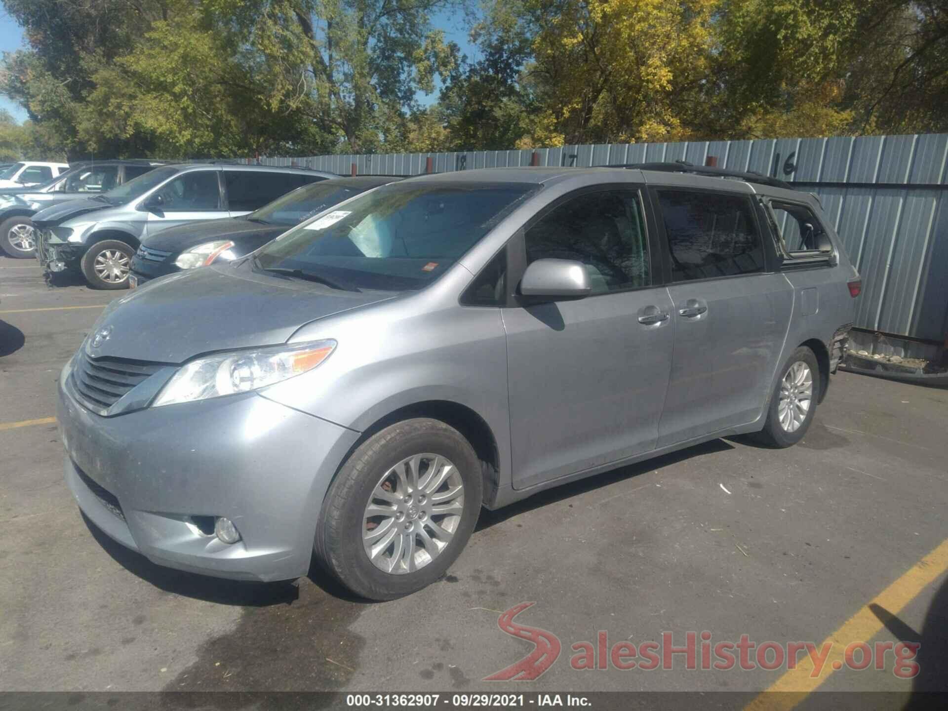 5TDYZ3DC9HS825302 2017 TOYOTA SIENNA