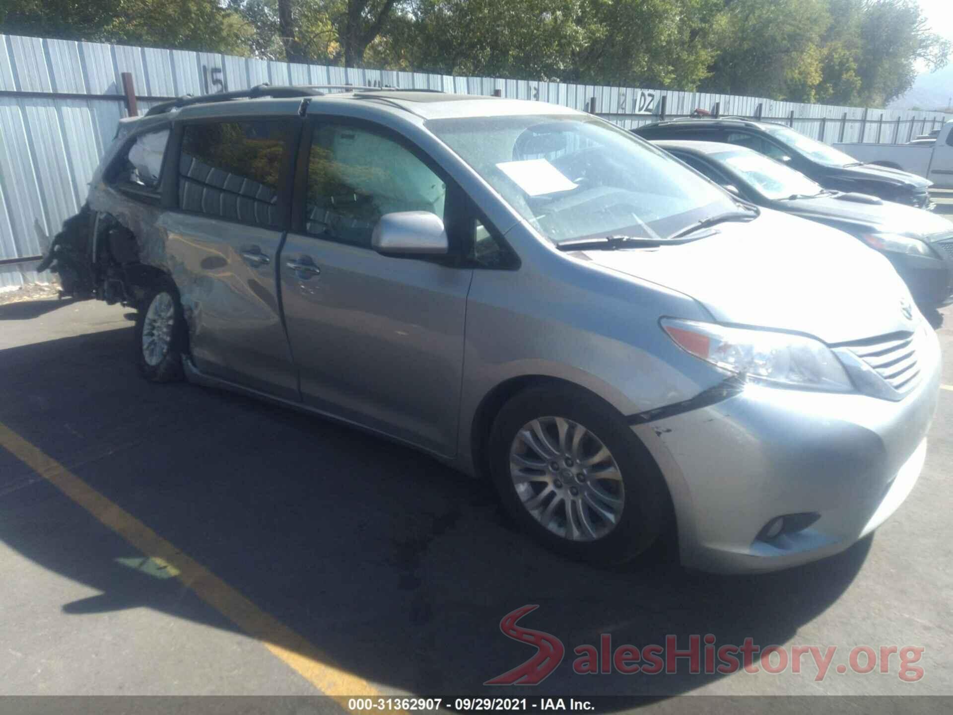 5TDYZ3DC9HS825302 2017 TOYOTA SIENNA