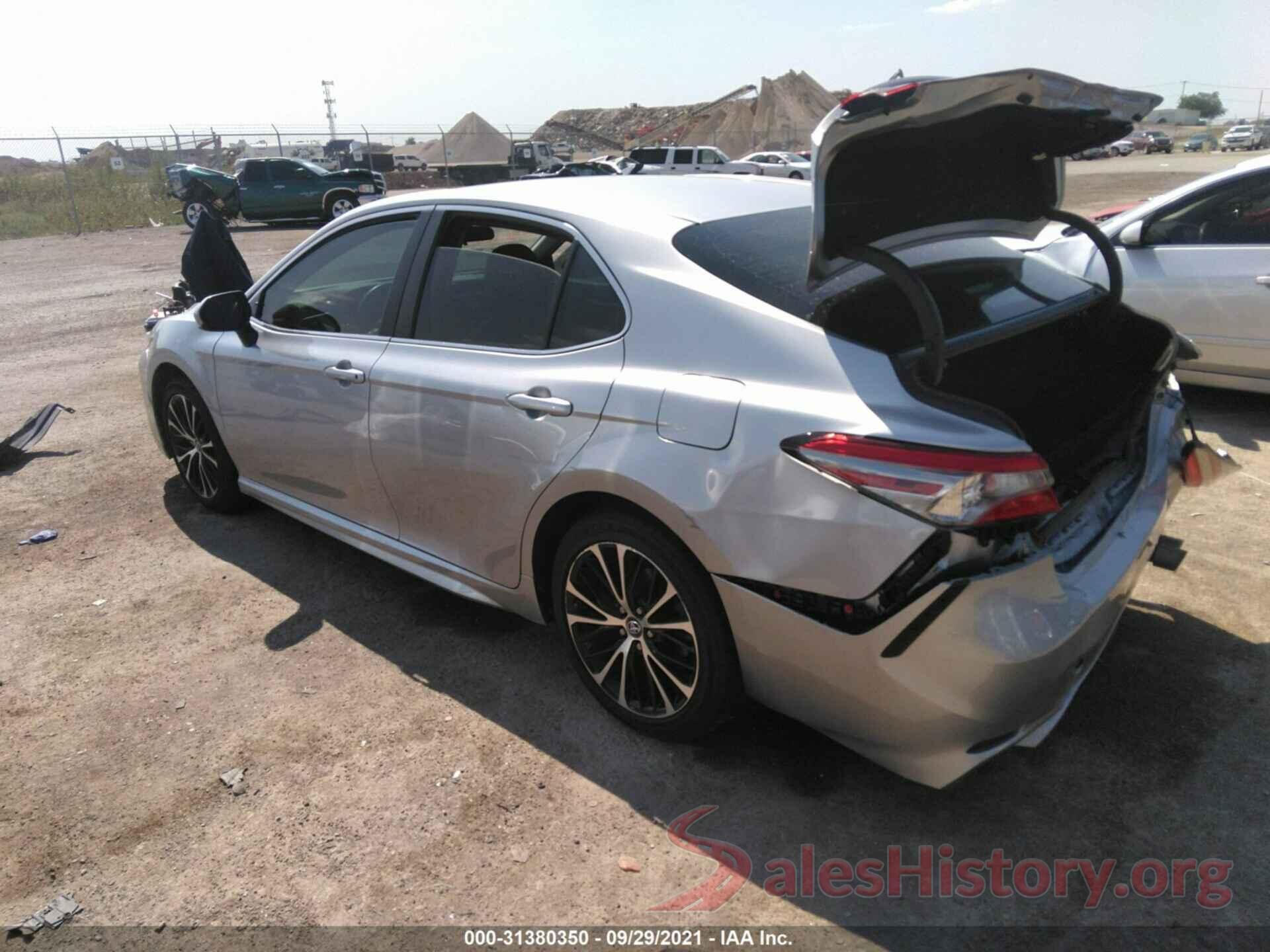 4T1B11HK5JU567263 2018 TOYOTA CAMRY