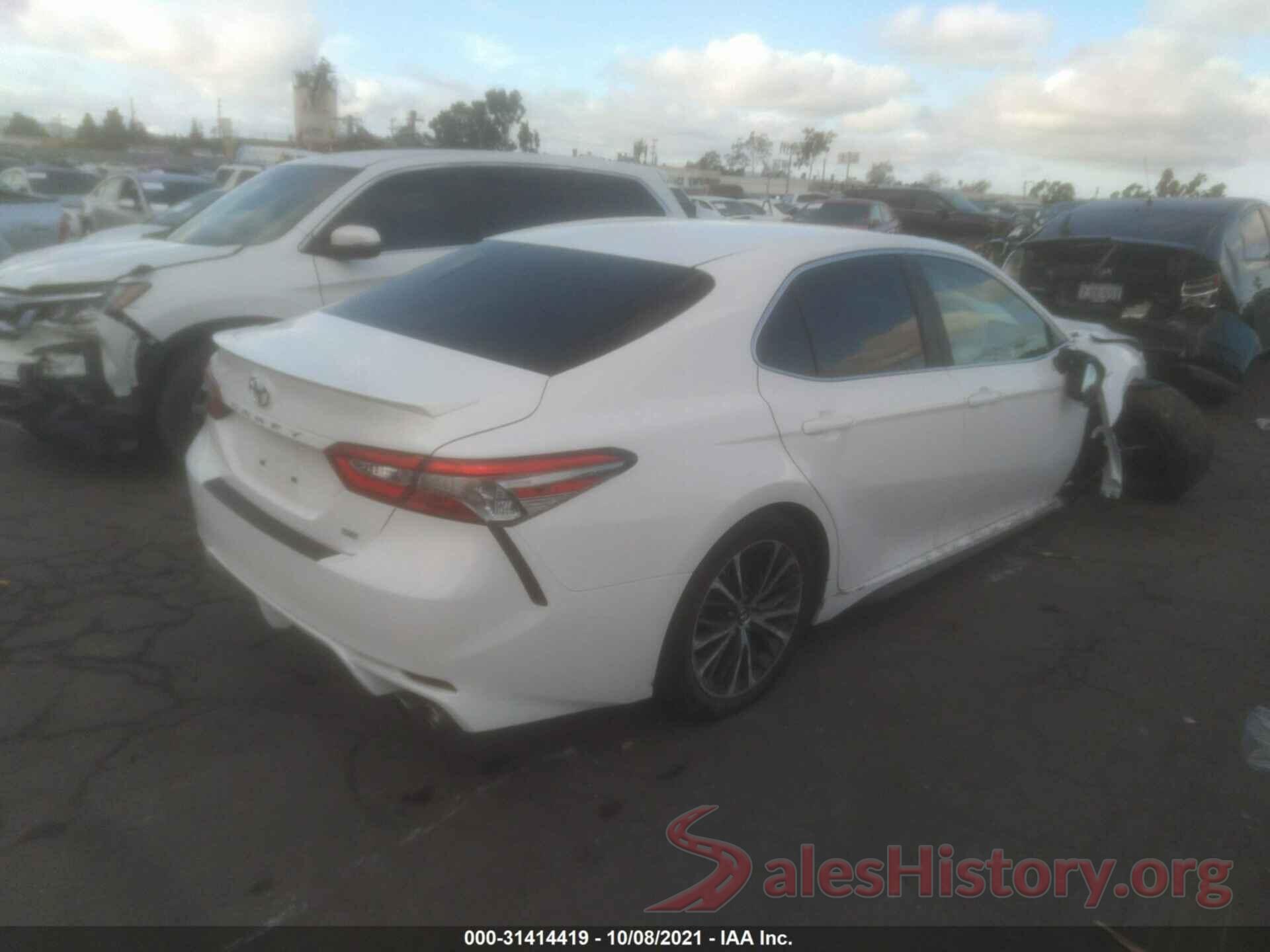 4T1B11HK8JU633837 2018 TOYOTA CAMRY