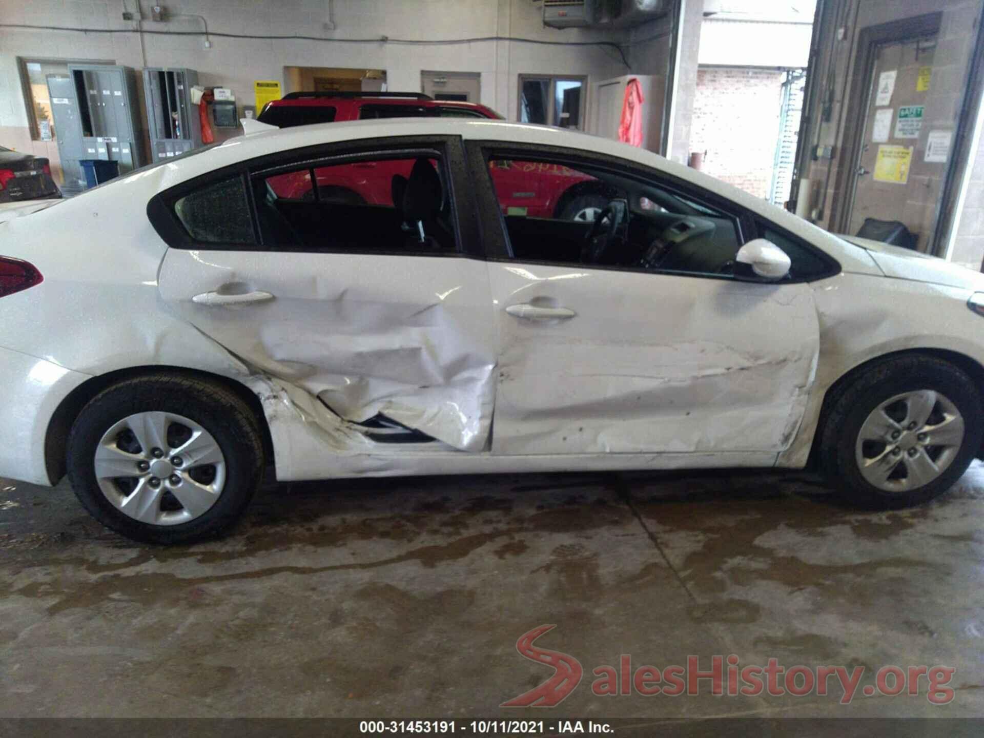 3KPFK4A75JE276402 2018 KIA FORTE