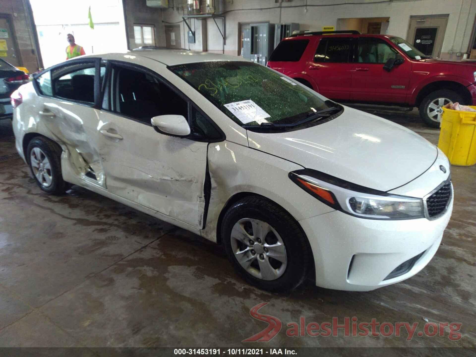 3KPFK4A75JE276402 2018 KIA FORTE