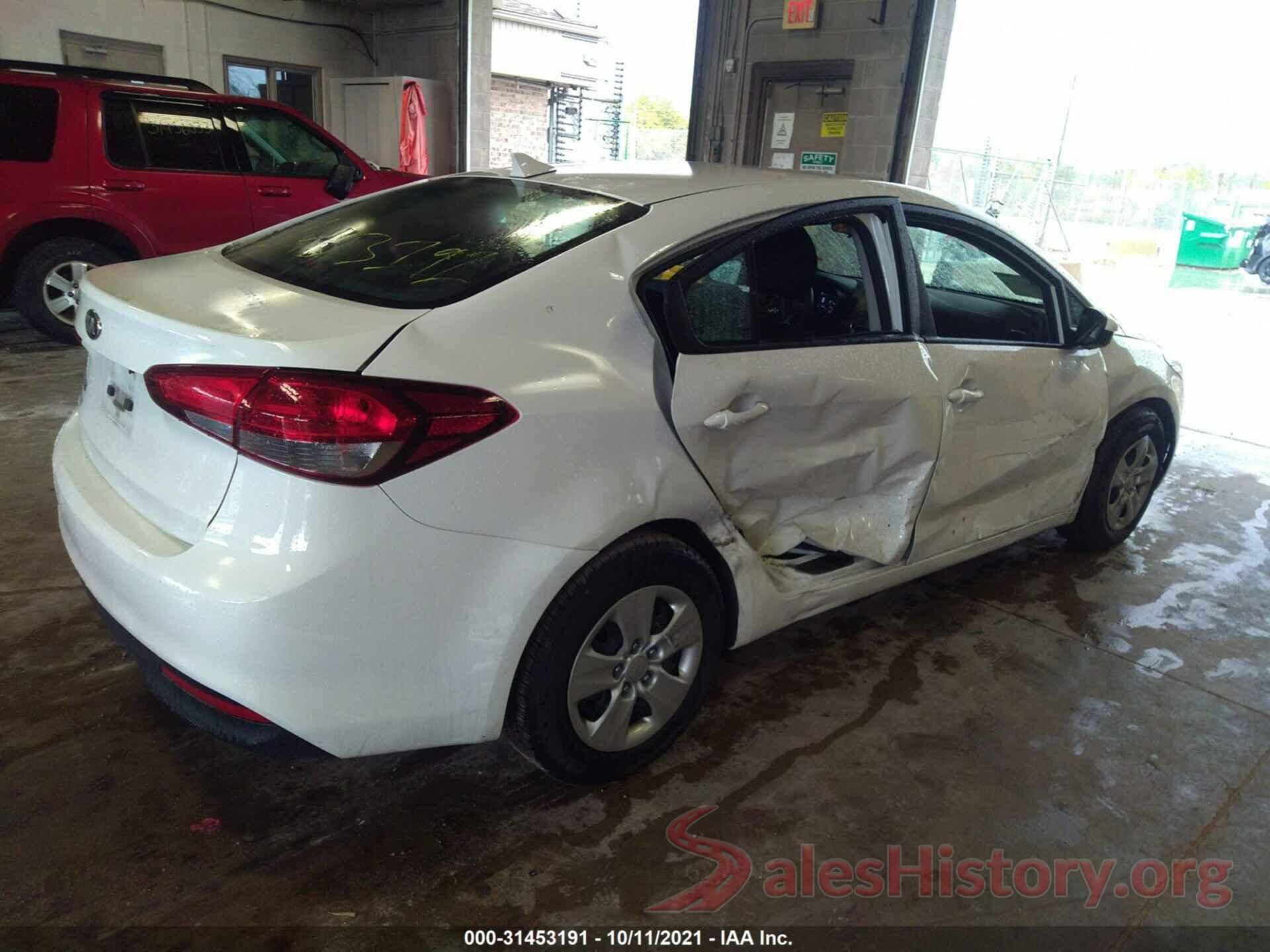 3KPFK4A75JE276402 2018 KIA FORTE