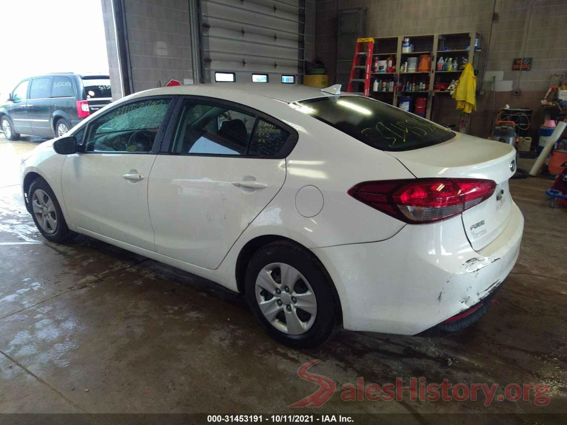 3KPFK4A75JE276402 2018 KIA FORTE