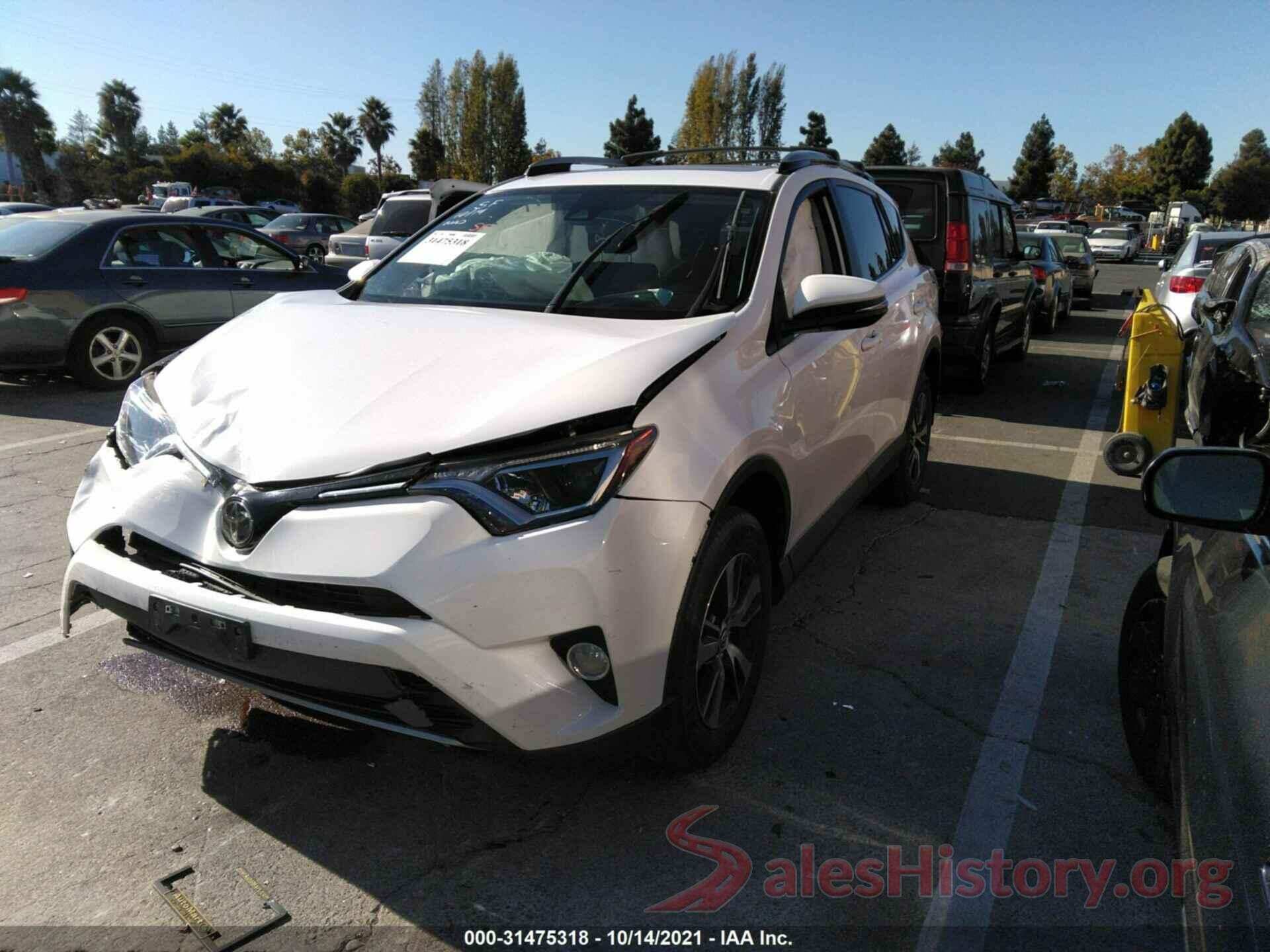 2T3RFREV1JW747697 2018 TOYOTA RAV4