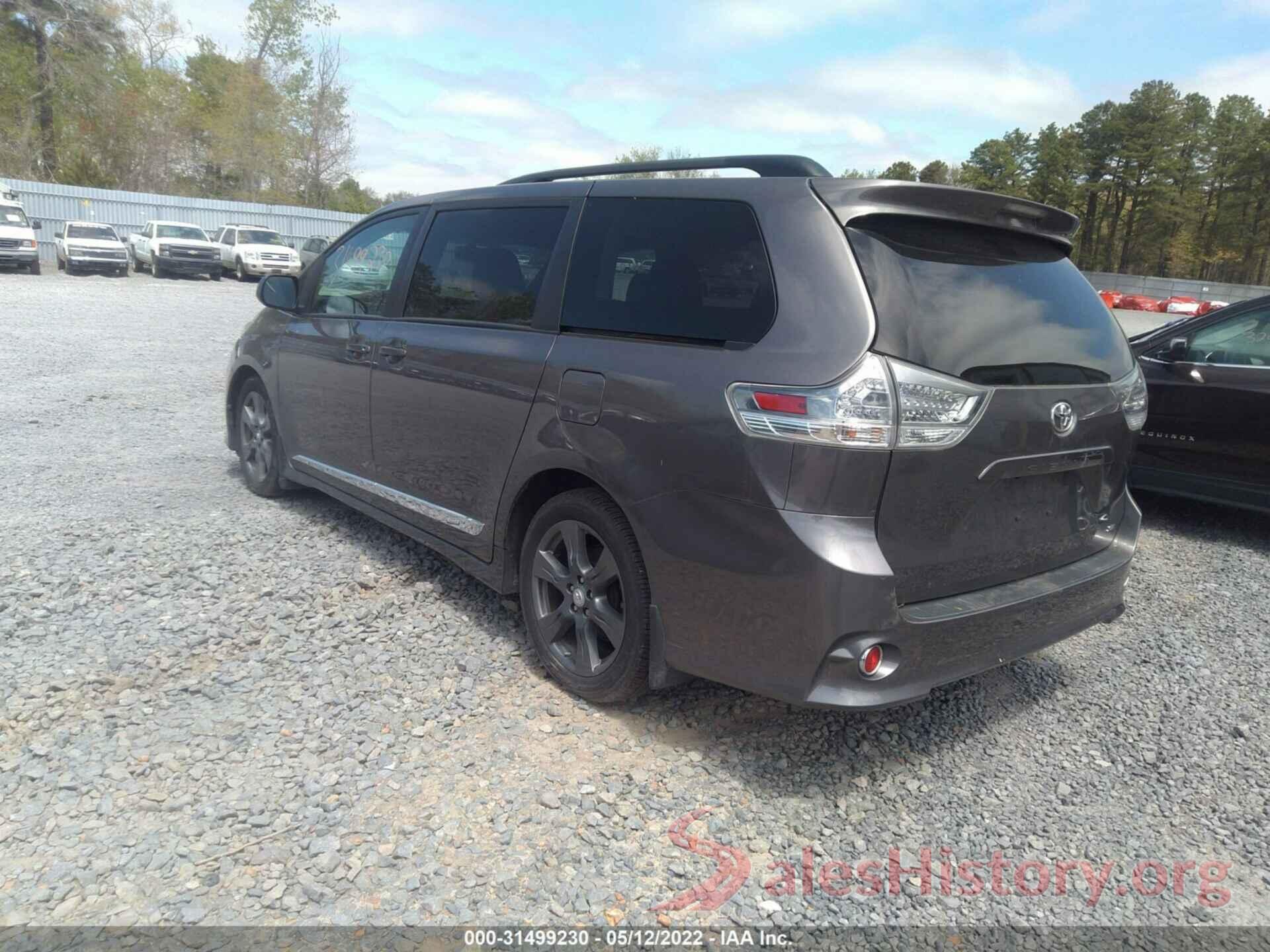 5TDXZ3DC0HS880460 2017 TOYOTA SIENNA