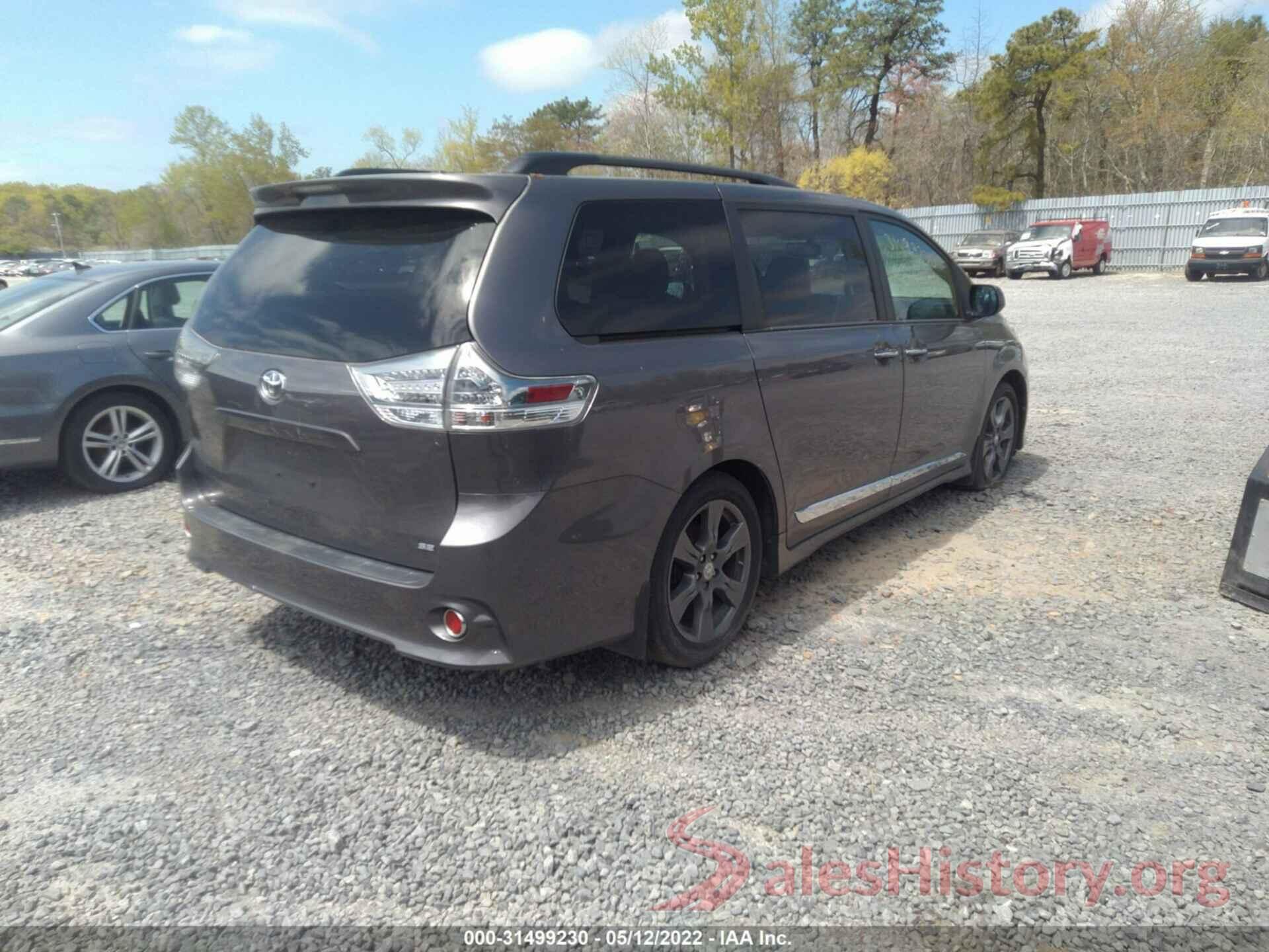 5TDXZ3DC0HS880460 2017 TOYOTA SIENNA