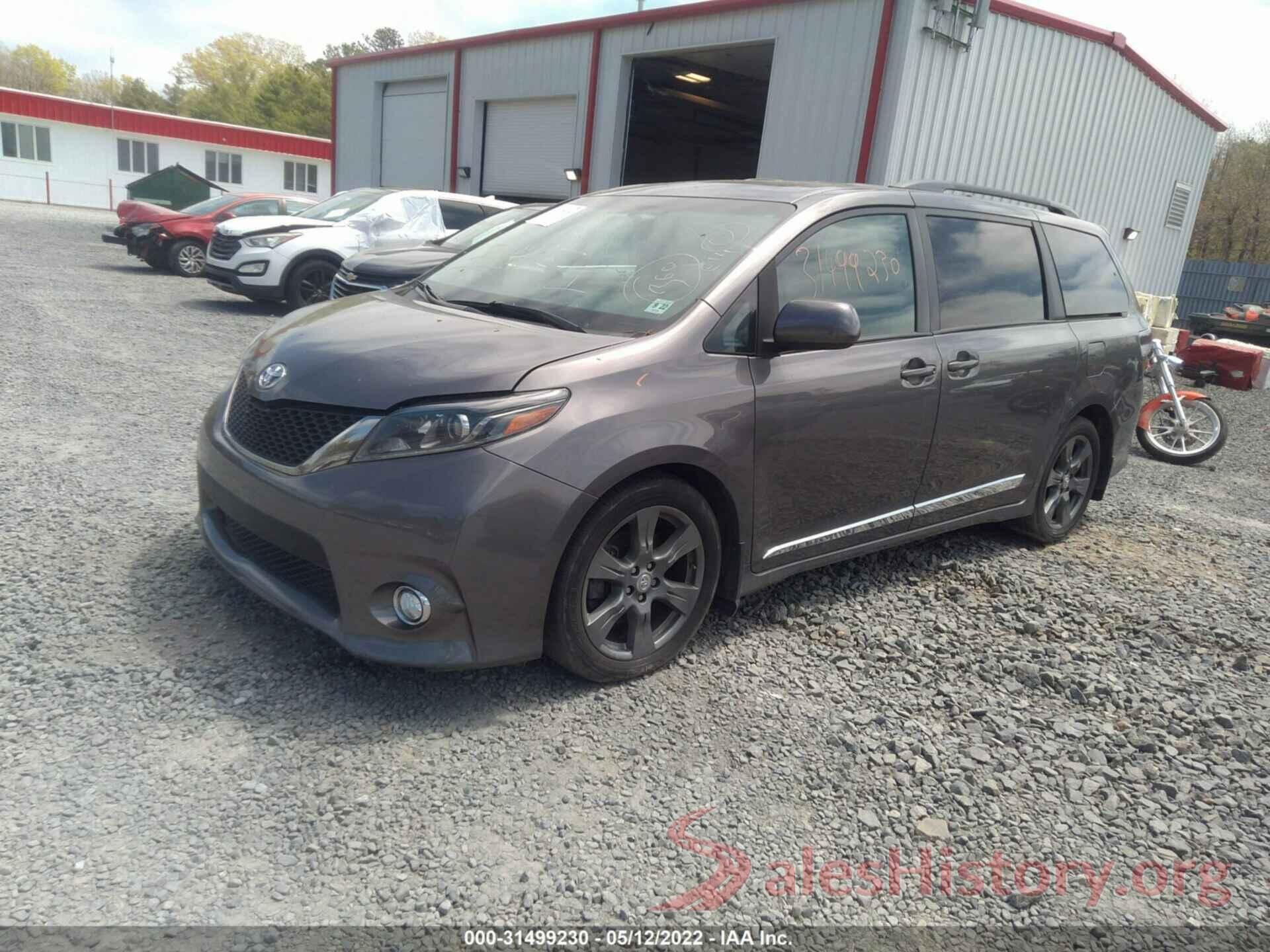 5TDXZ3DC0HS880460 2017 TOYOTA SIENNA