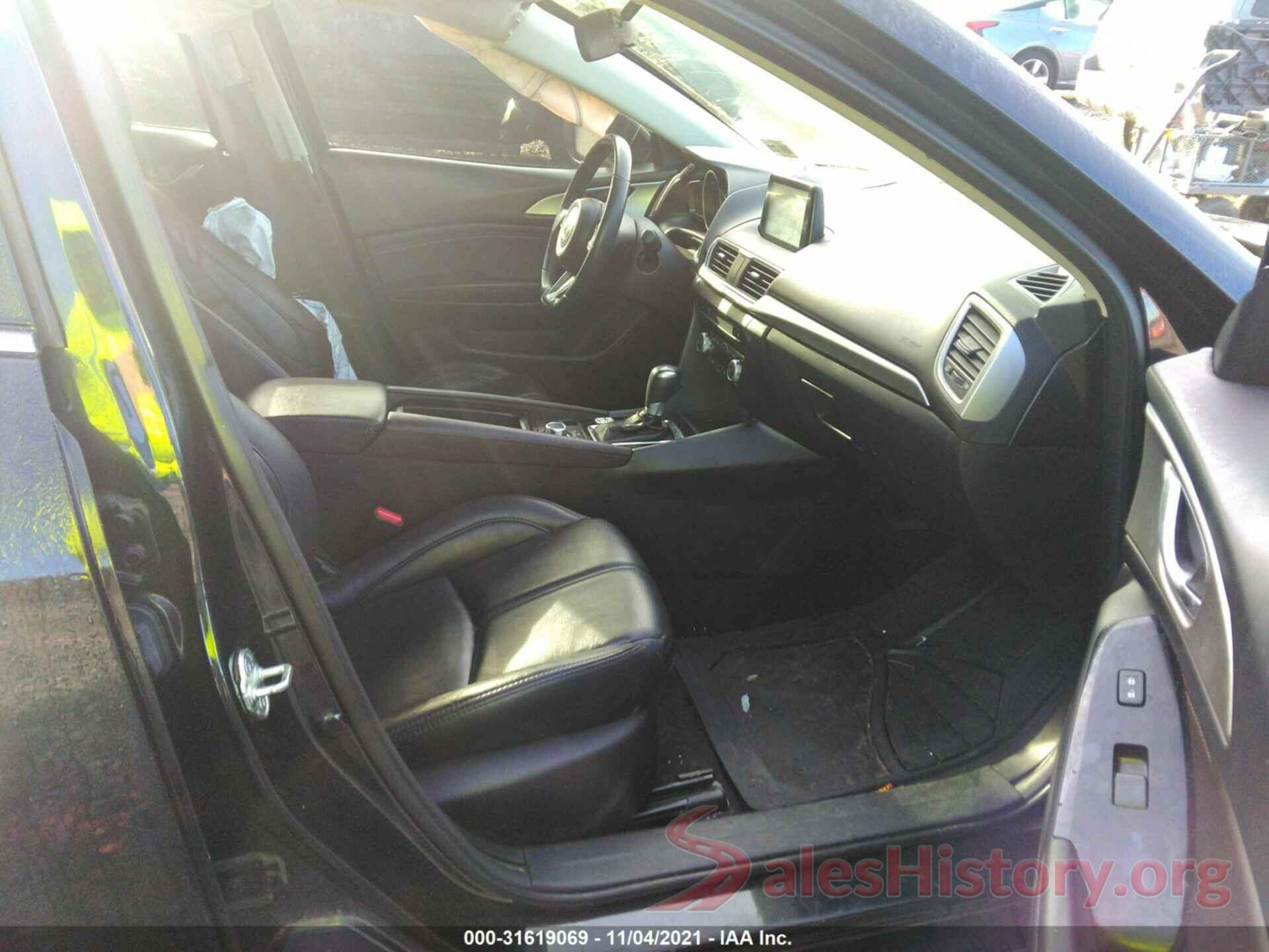 3MZBN1V33JM241632 2018 MAZDA MAZDA3 4-DOOR