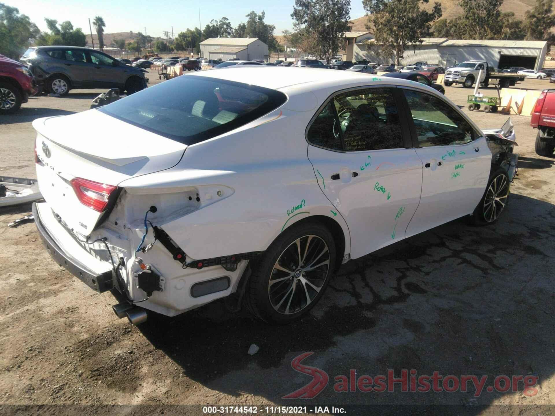 4T1B11HK8JU603883 2018 TOYOTA CAMRY