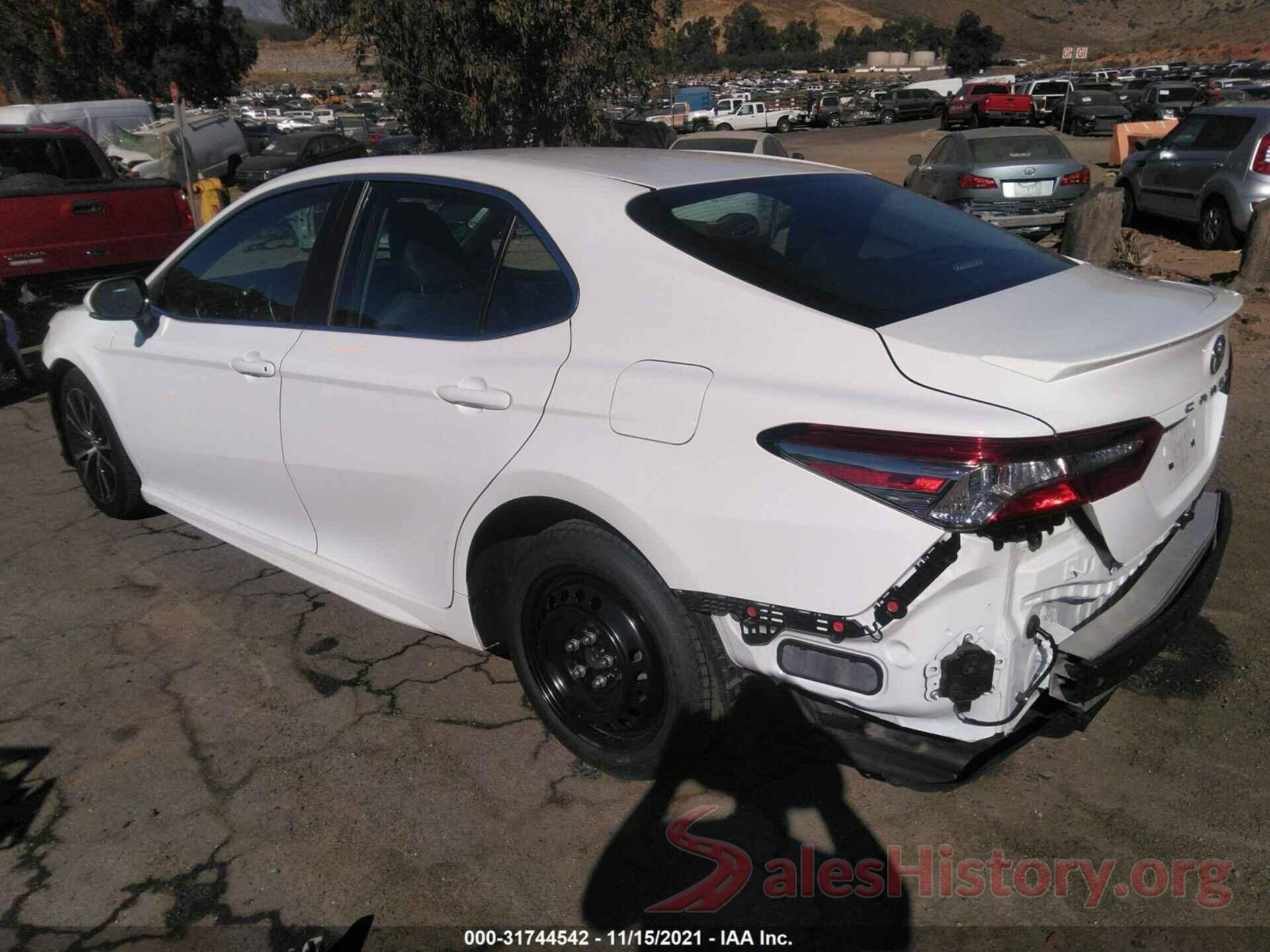 4T1B11HK8JU603883 2018 TOYOTA CAMRY