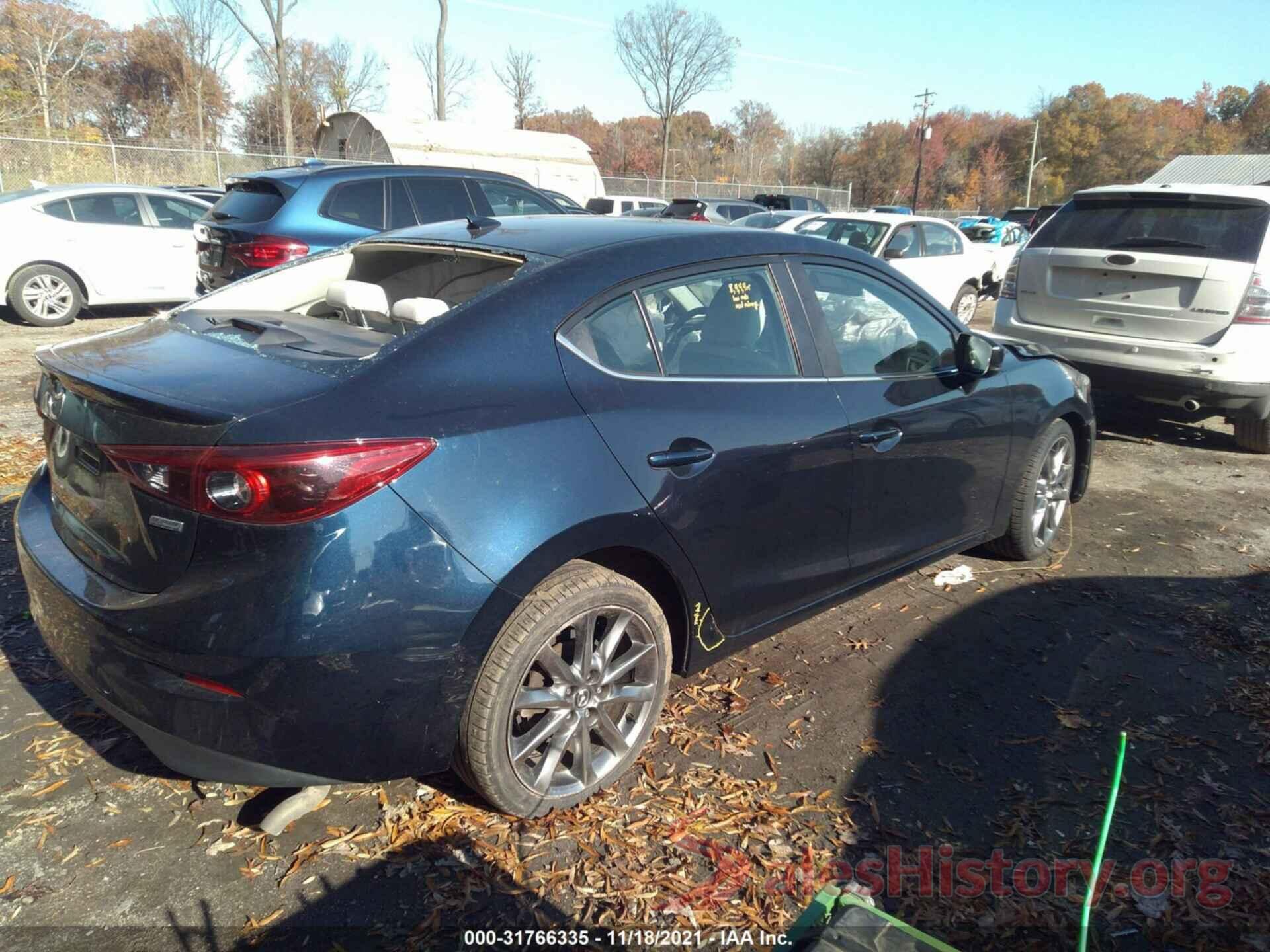 3MZBN1W39JM236305 2018 MAZDA MAZDA3 4-DOOR