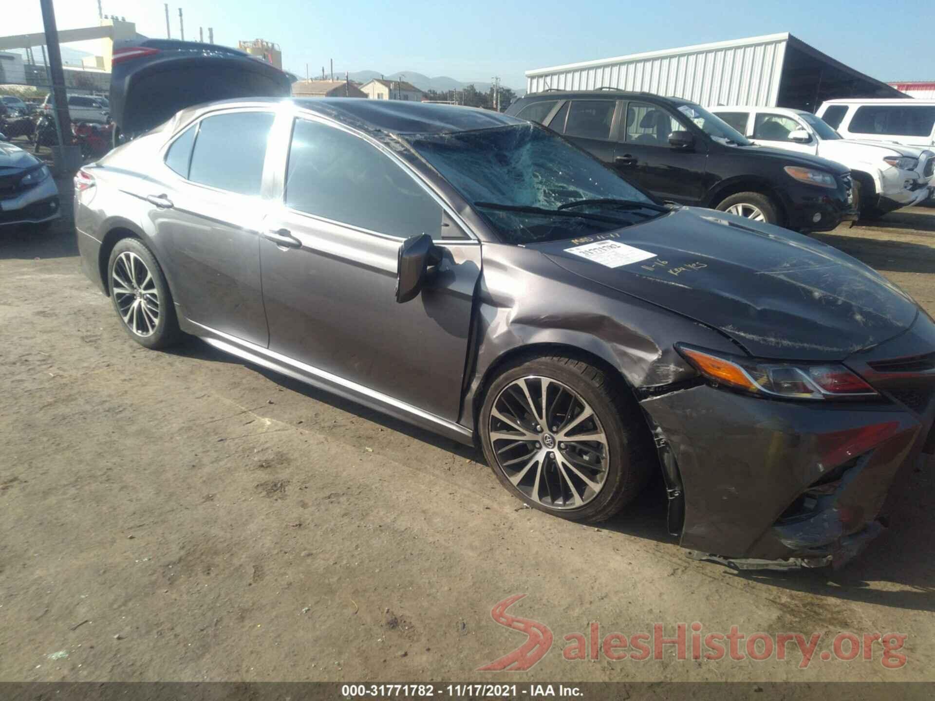 4T1B11HK8JU101035 2018 TOYOTA CAMRY