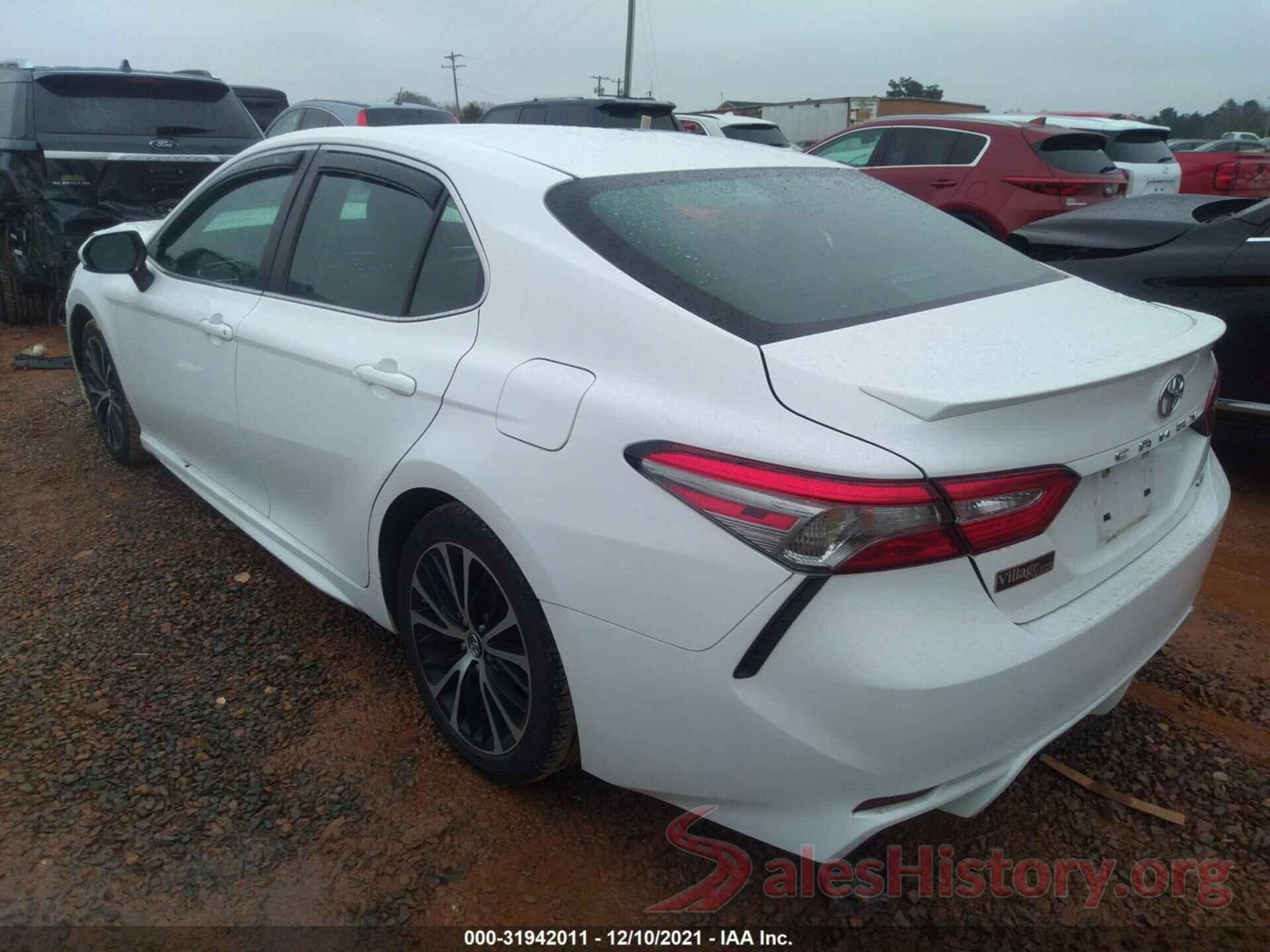 4T1B11HK2JU091232 2018 TOYOTA CAMRY