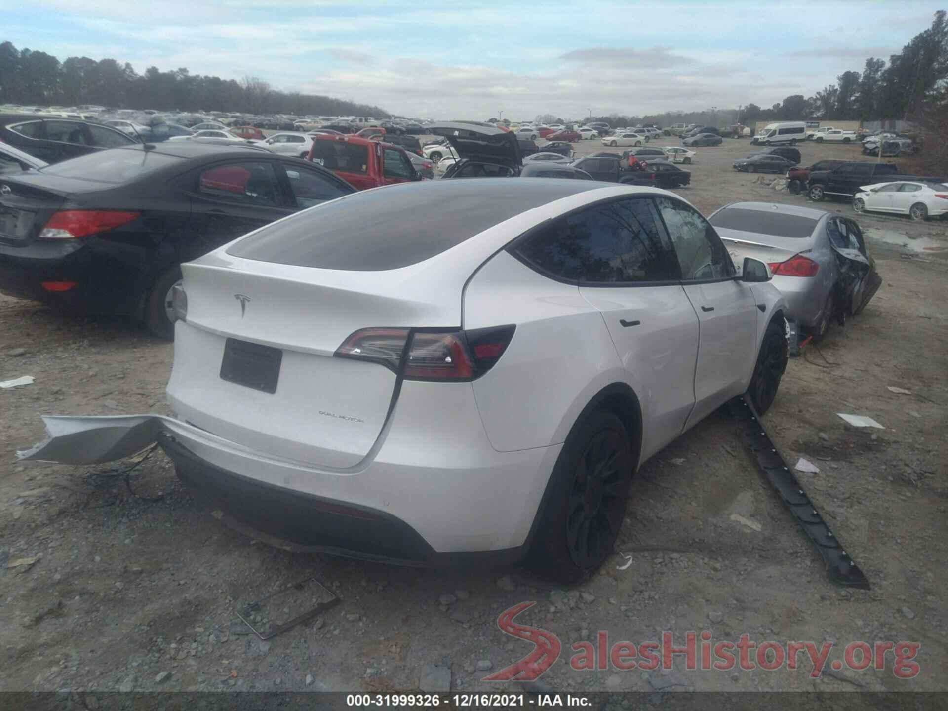 5YJYGAEE0MF261208 2021 TESLA MODEL Y