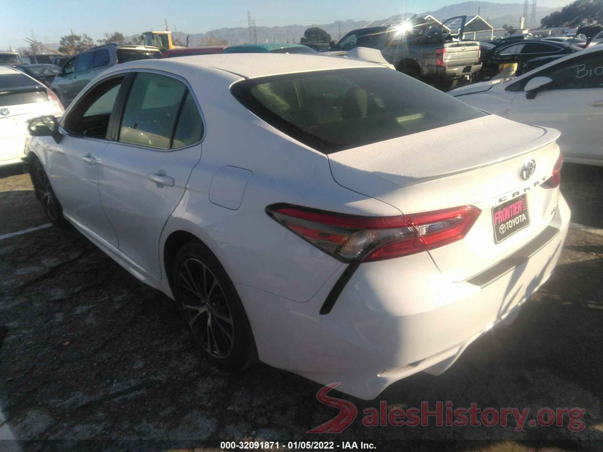 JTNB11HK2J3073979 2018 TOYOTA CAMRY